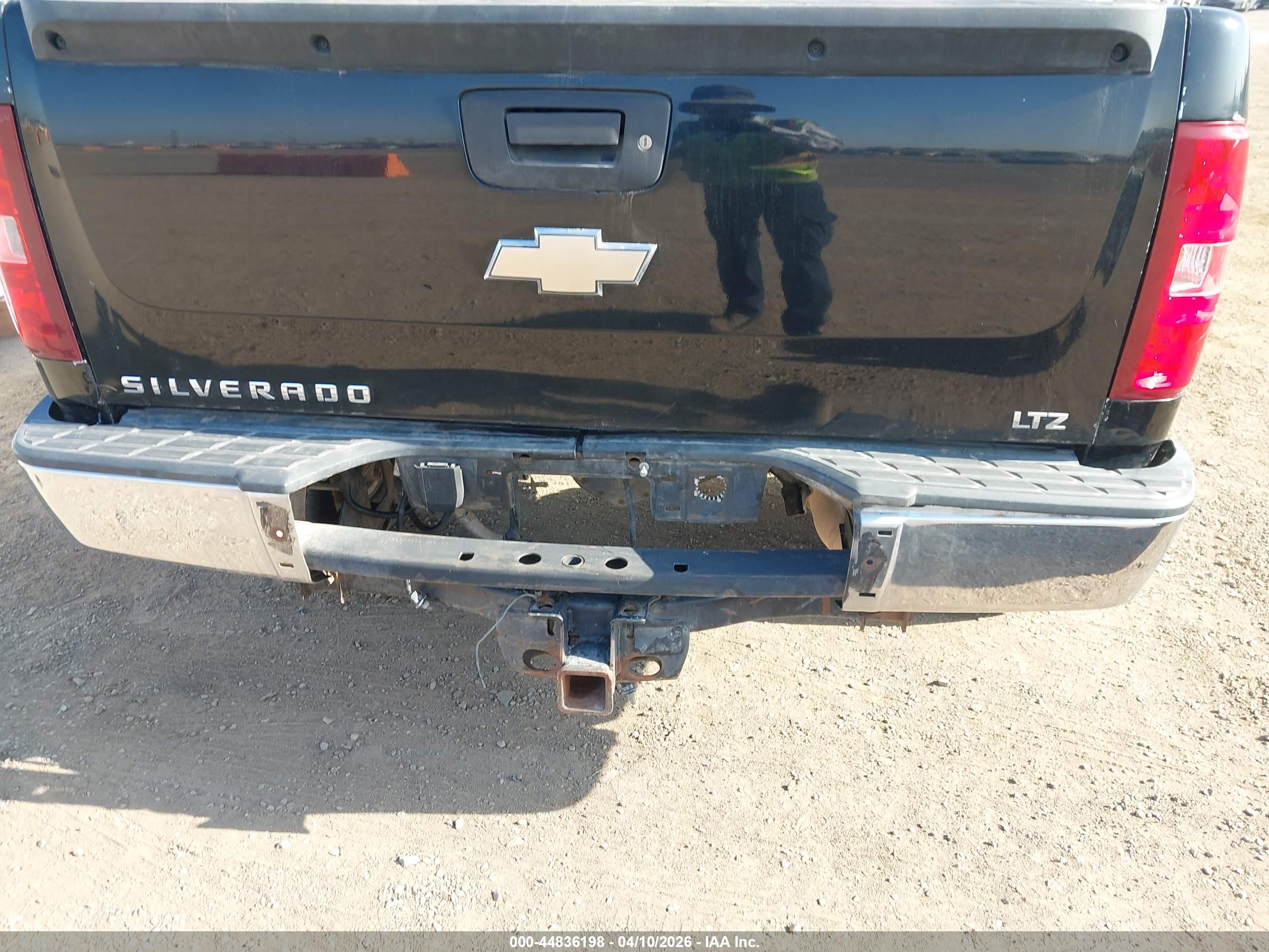 CHEVROLET SILVERADO image 6