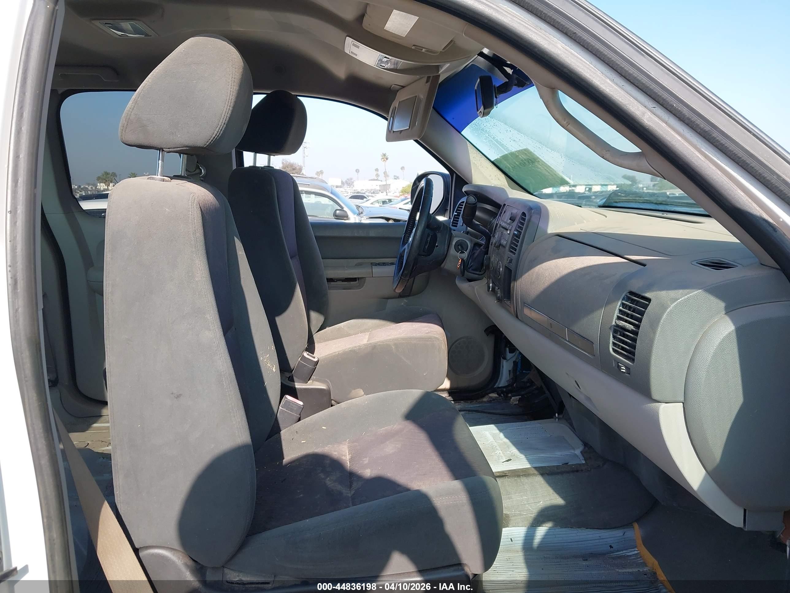 CHEVROLET SILVERADO image 8
