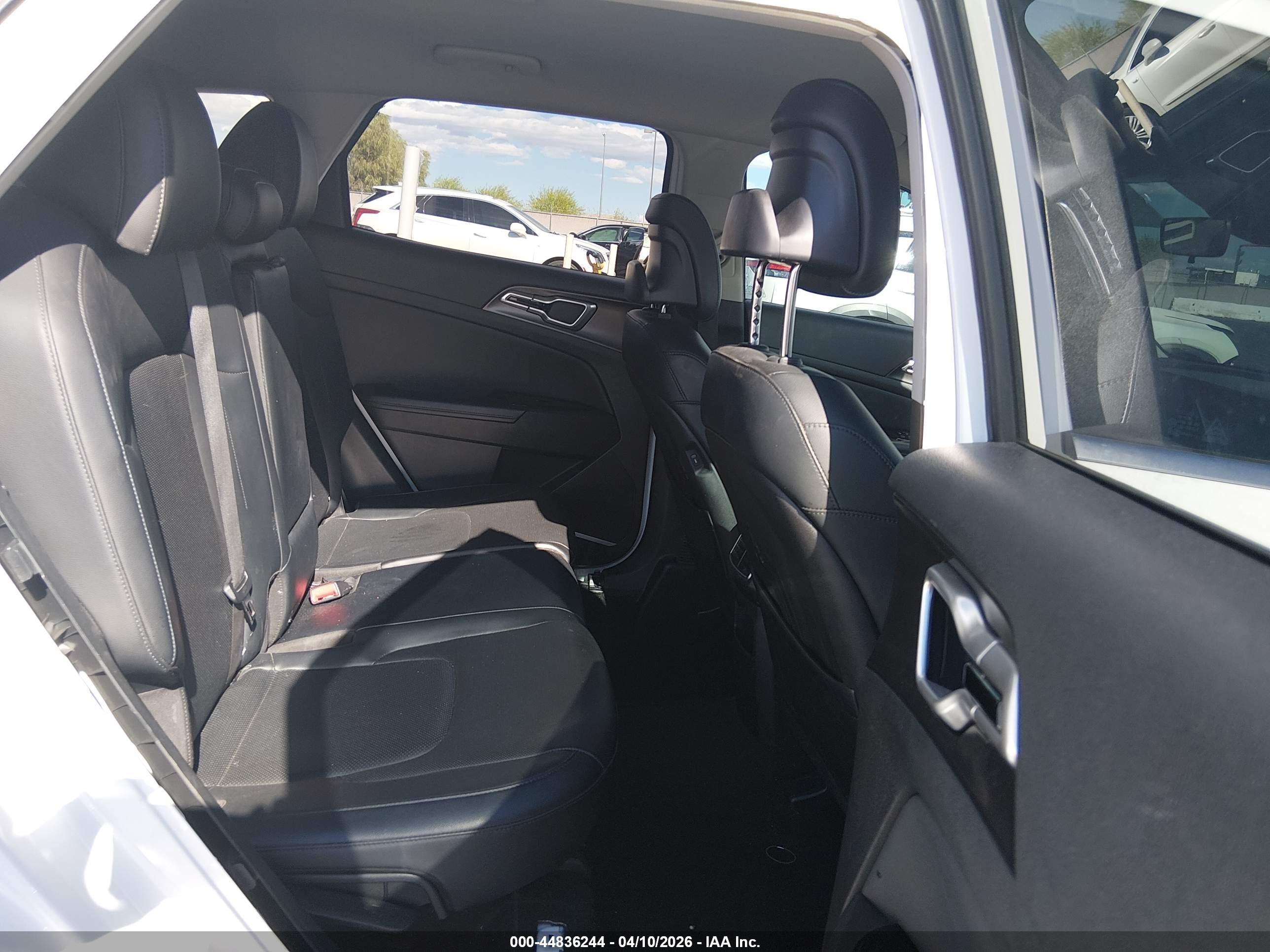 KIA SPORTAGE image 8