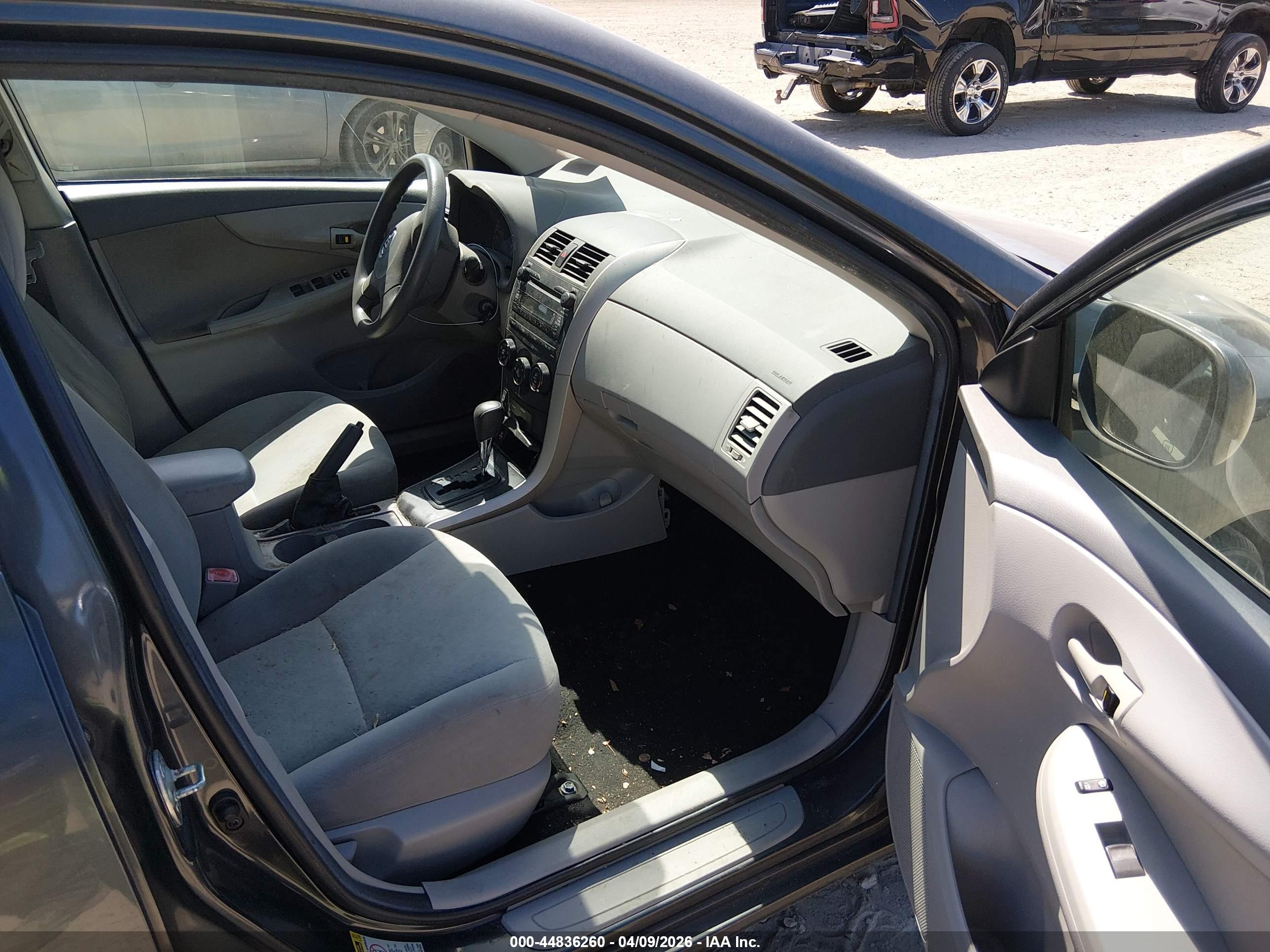 TOYOTA COROLLA image 5