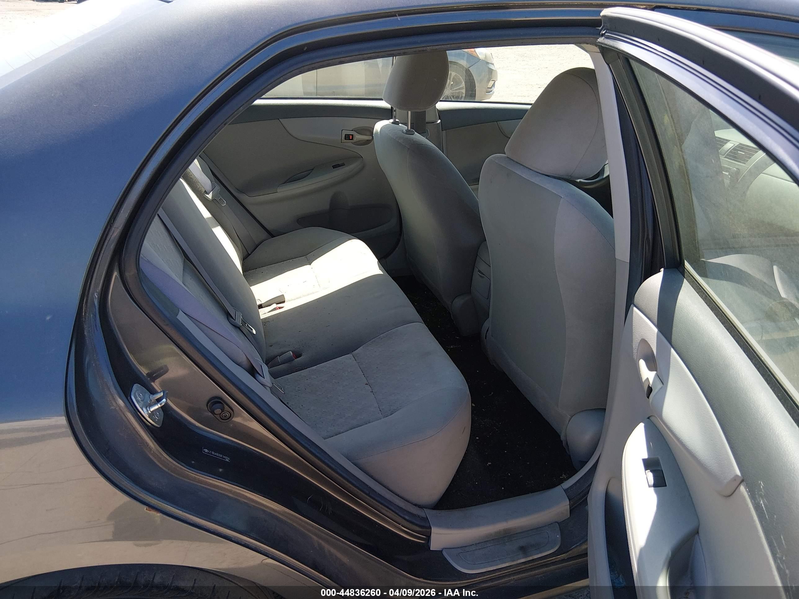 TOYOTA COROLLA image 8