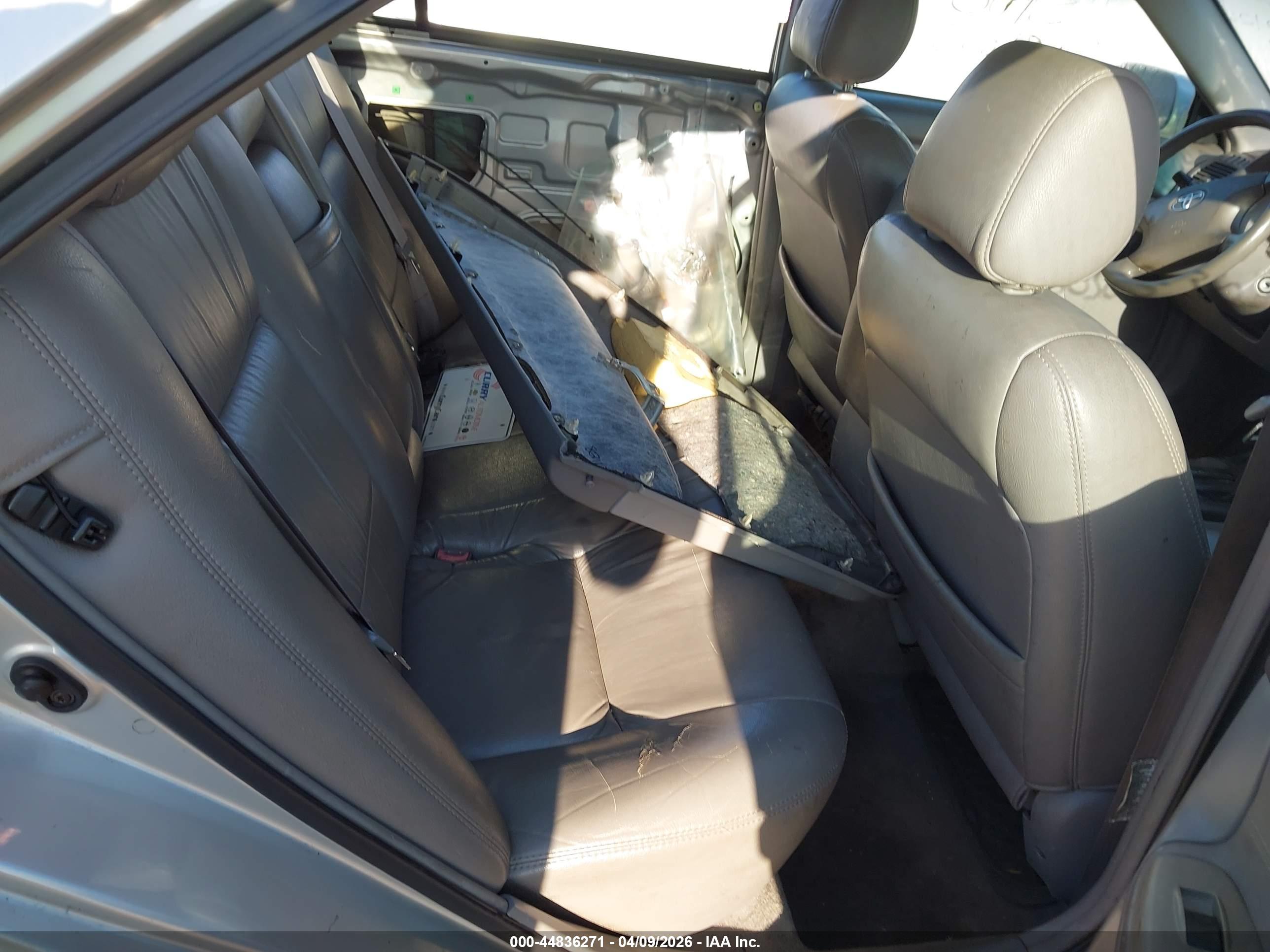 TOYOTA CAMRY image 8