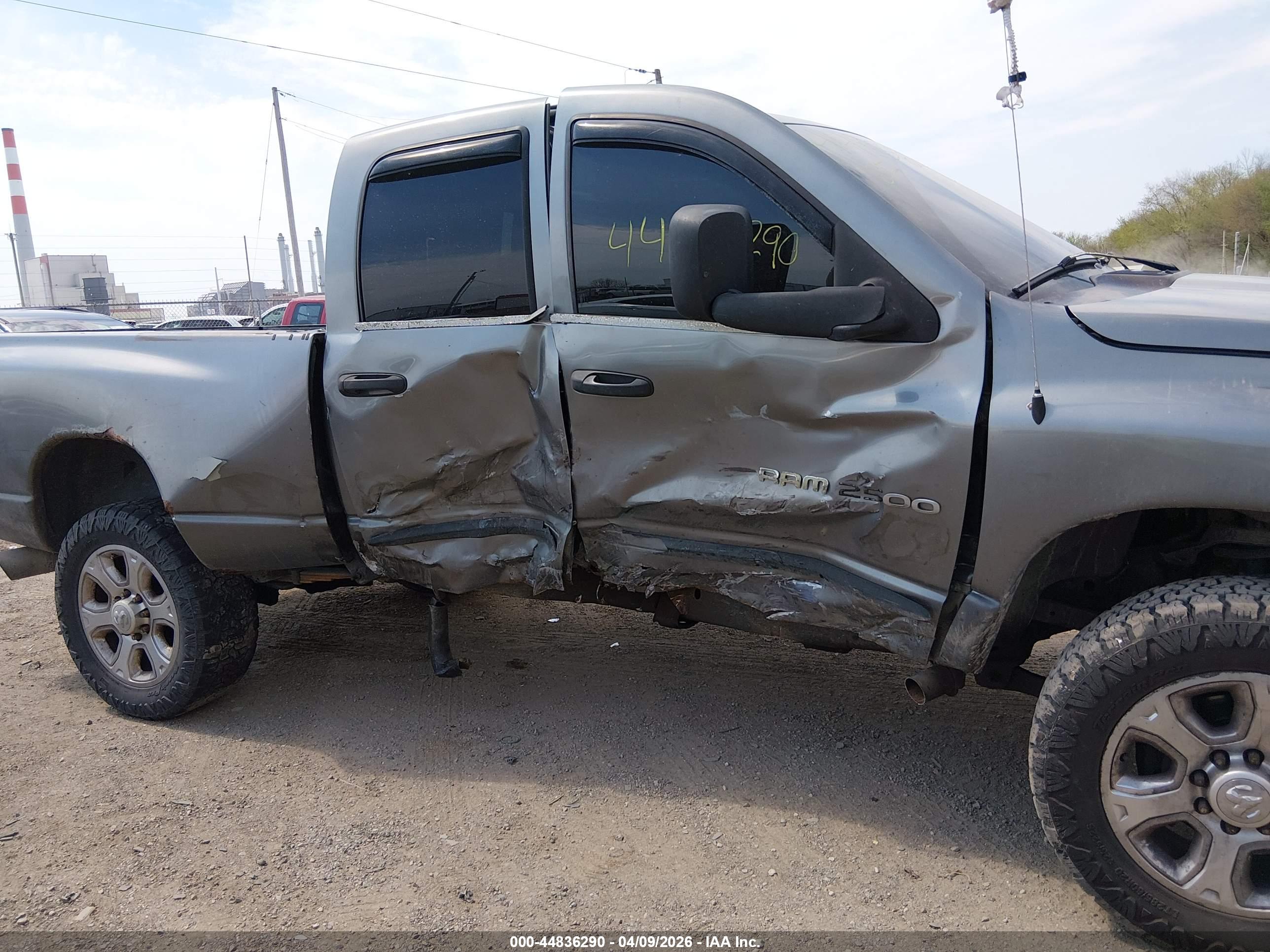 DODGE RAM image 6