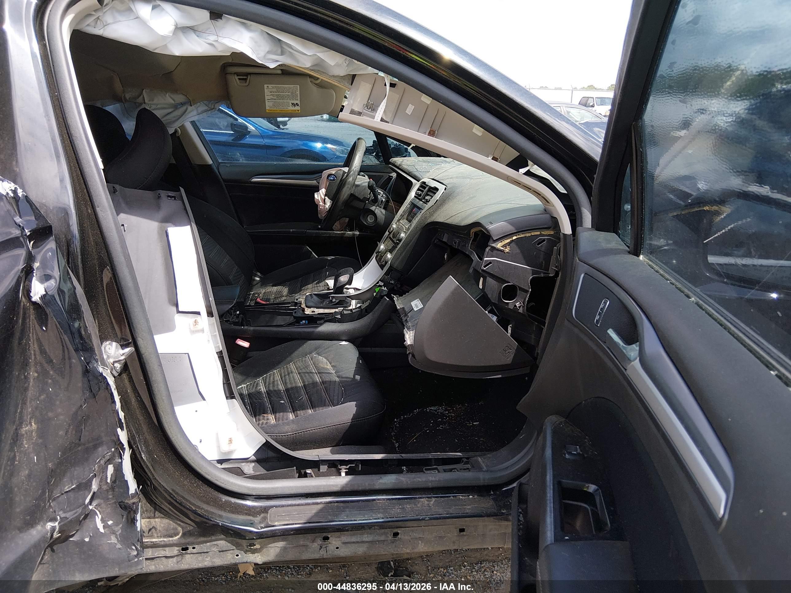 FORD FUSION image 5