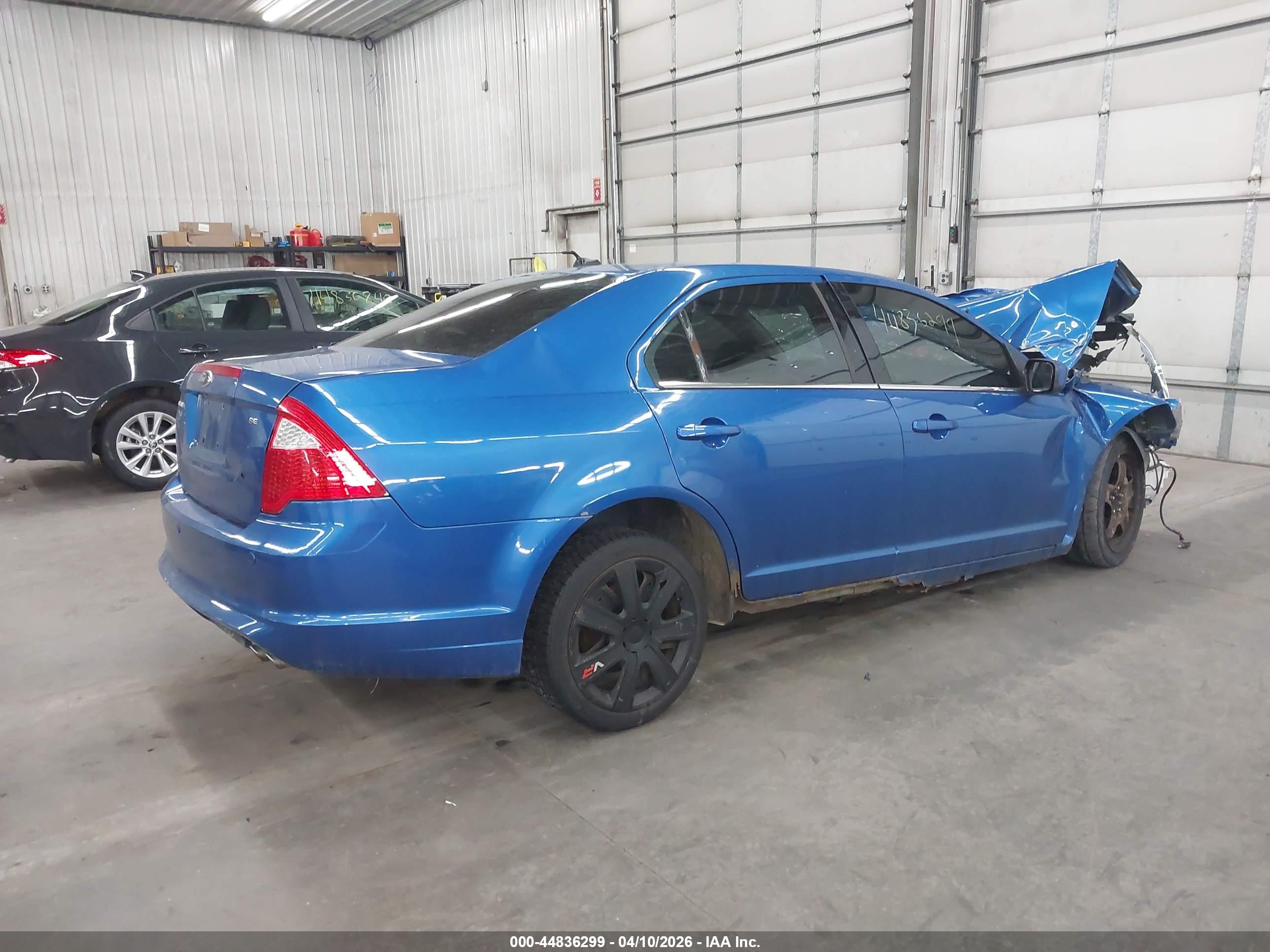 FORD FUSION image 4