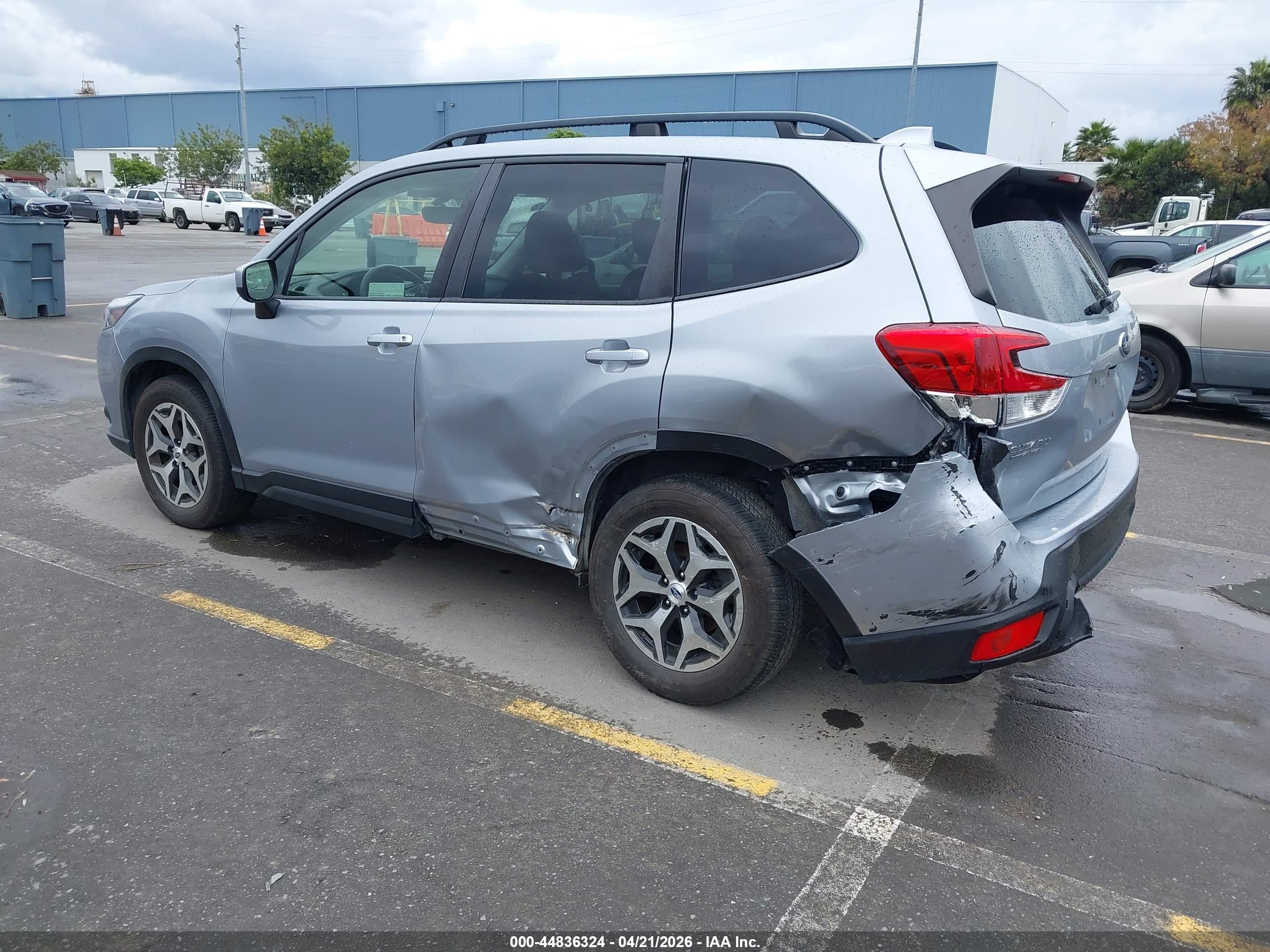 SUBARU FORESTER image 3