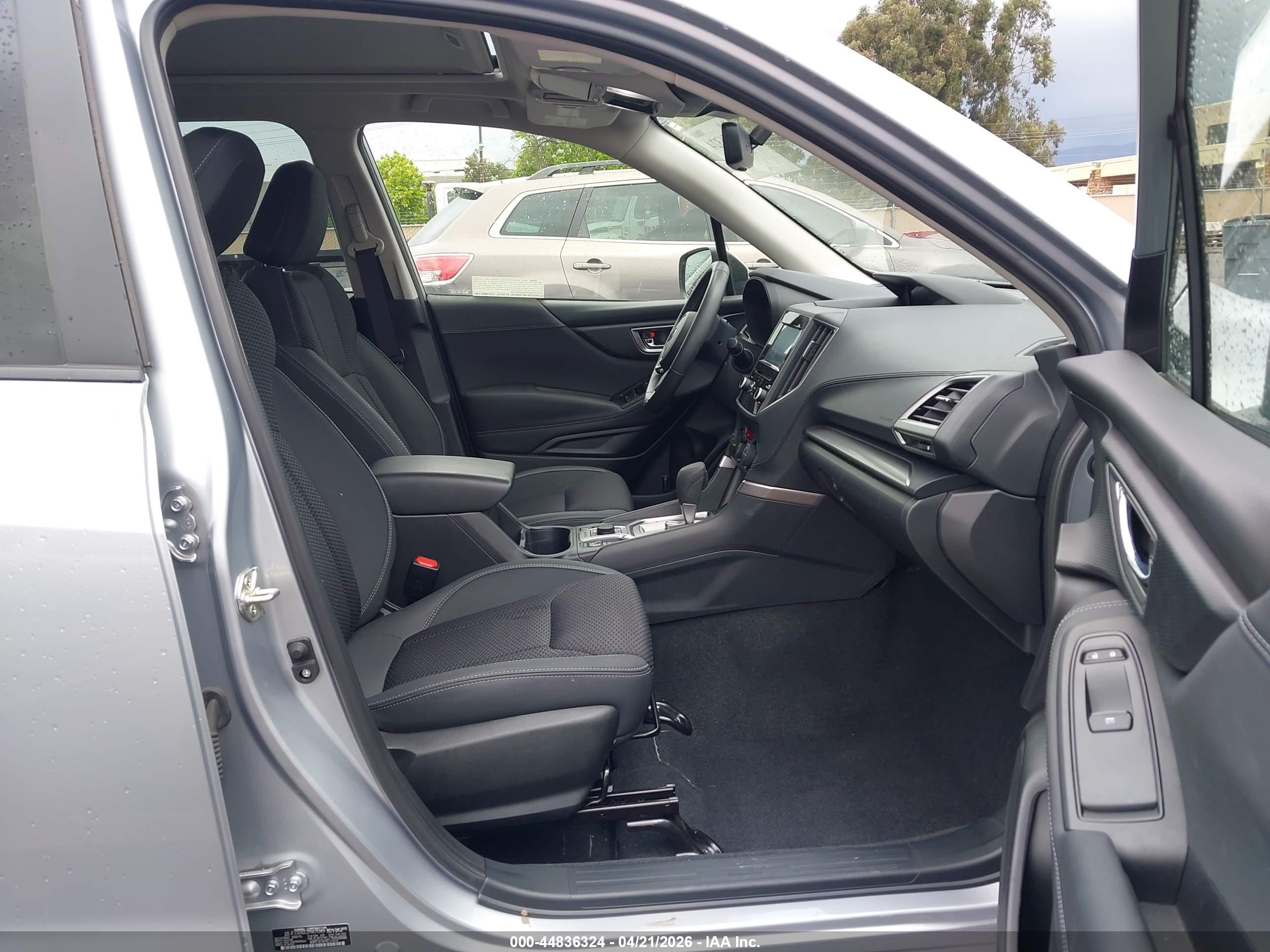 SUBARU FORESTER image 5