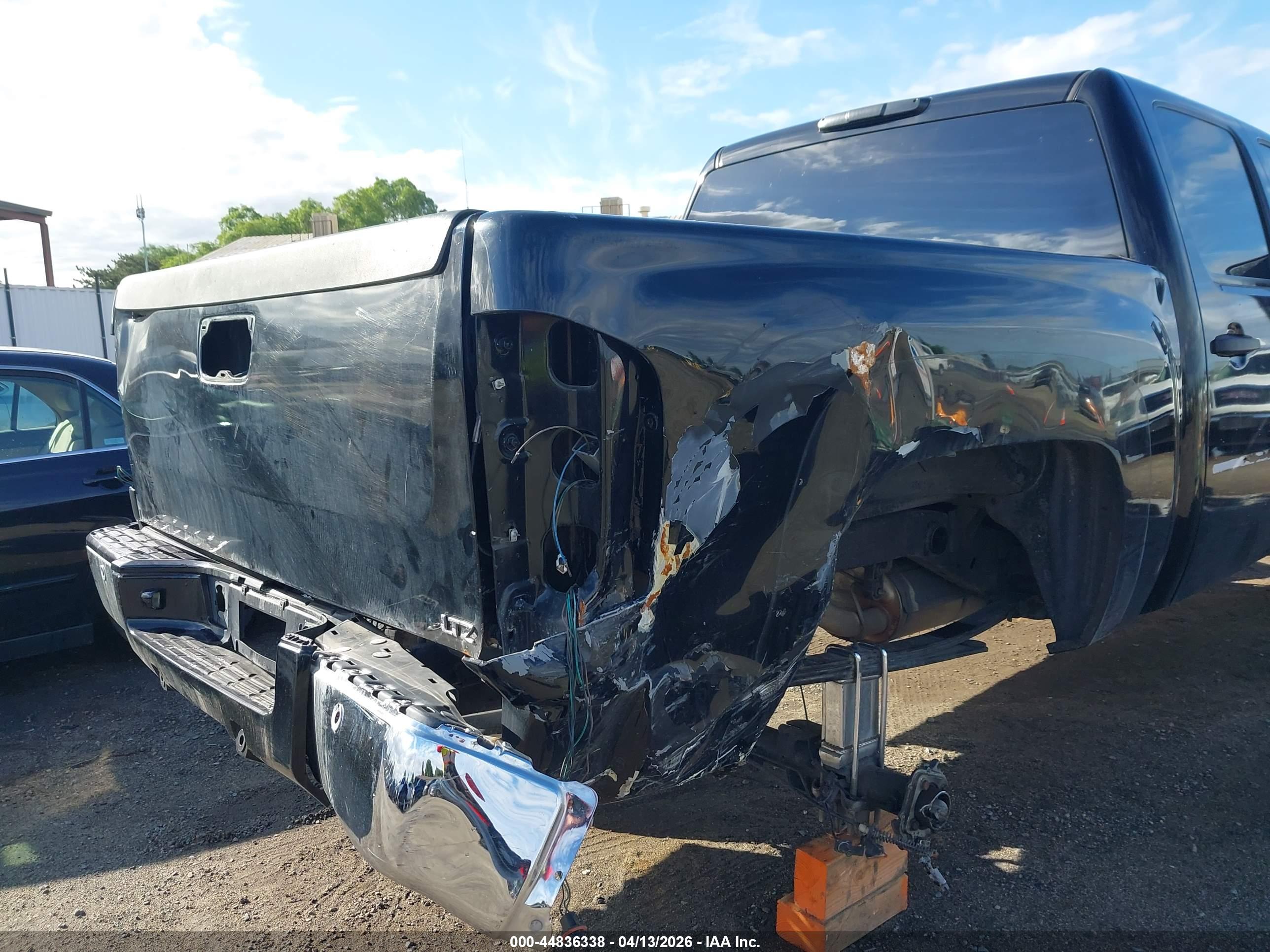 CHEVROLET SILVERADO image 6