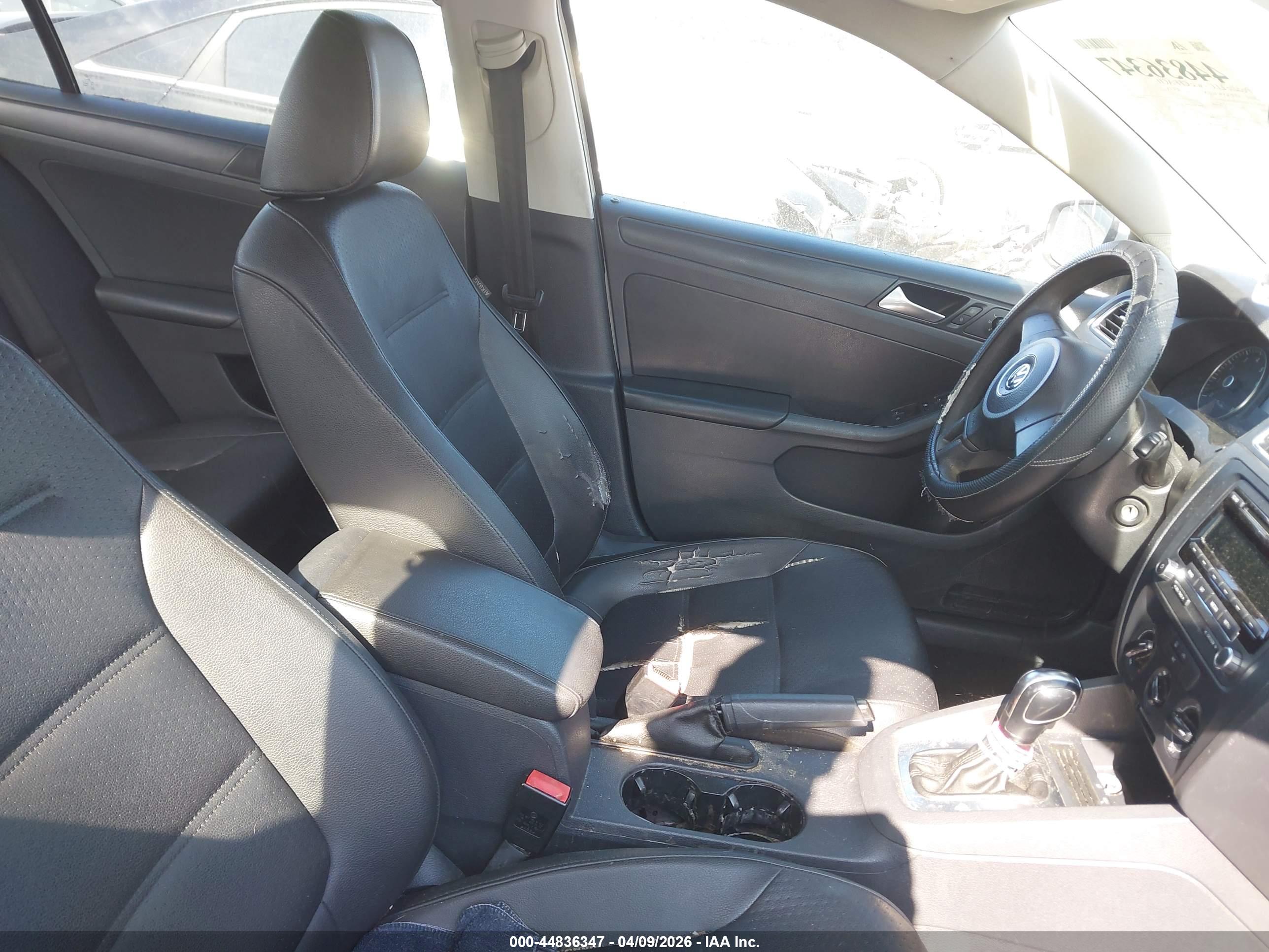 VOLKSWAGEN JETTA image 5