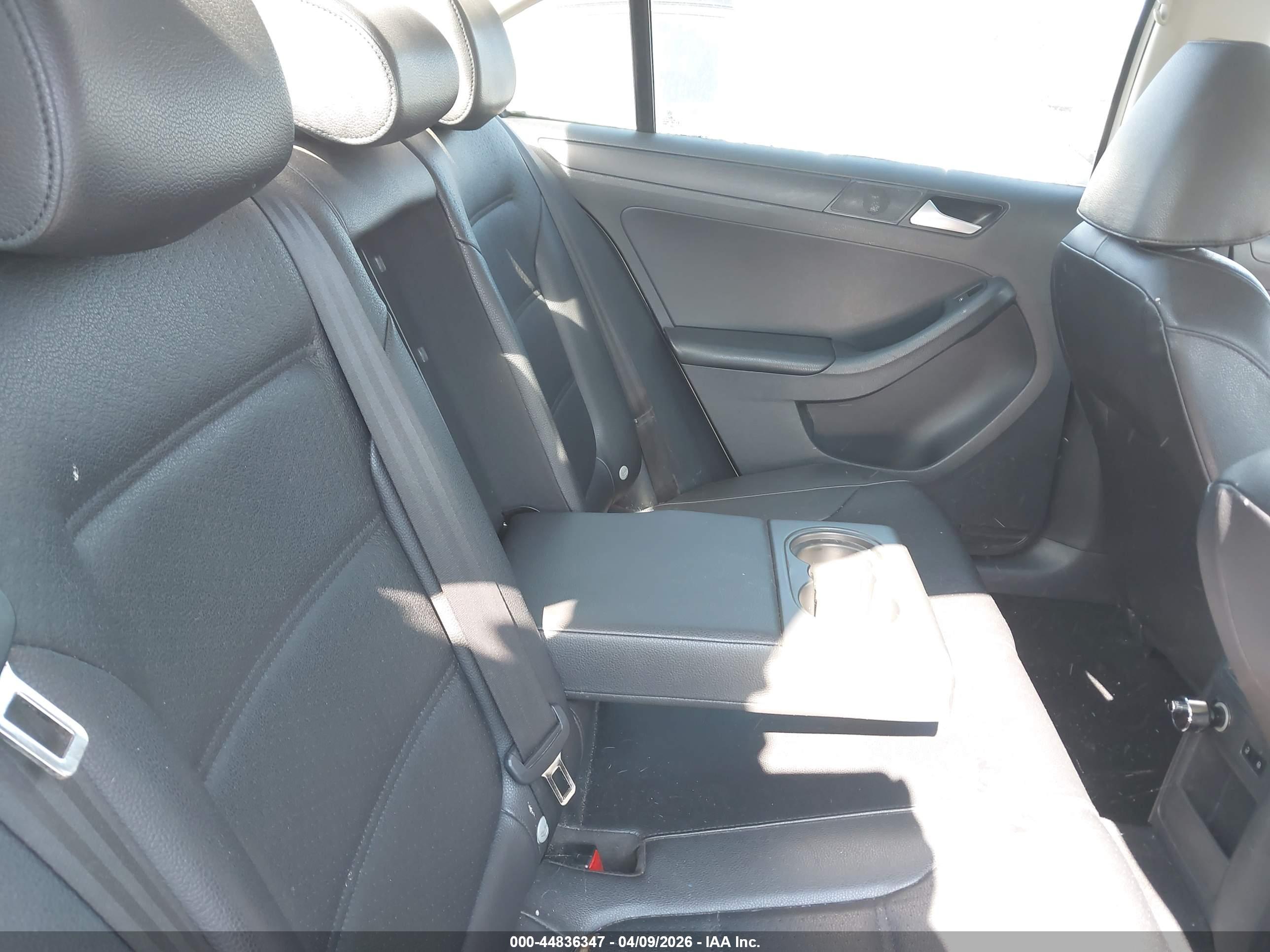 VOLKSWAGEN JETTA image 8