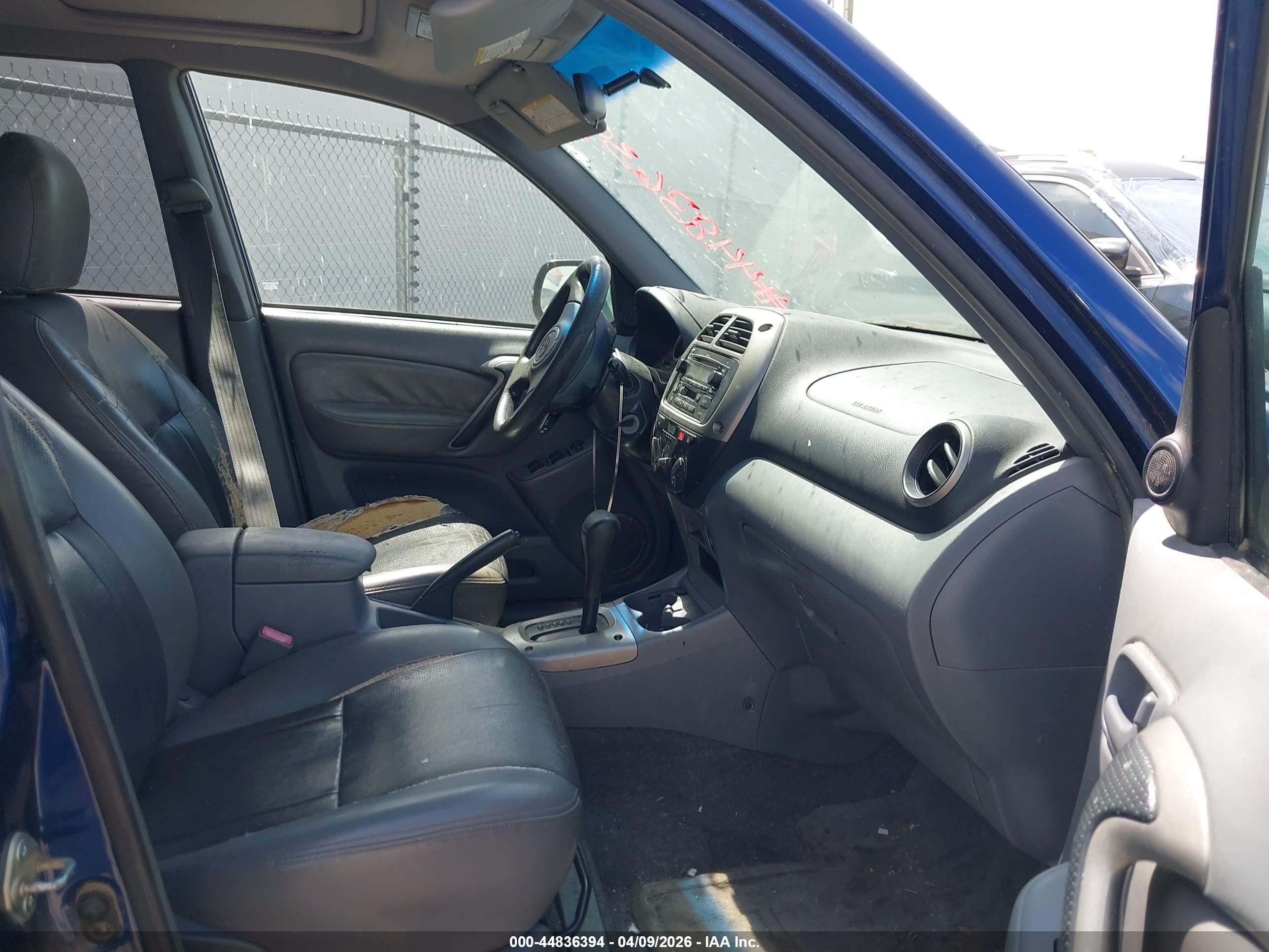 TOYOTA RAV4 image 5