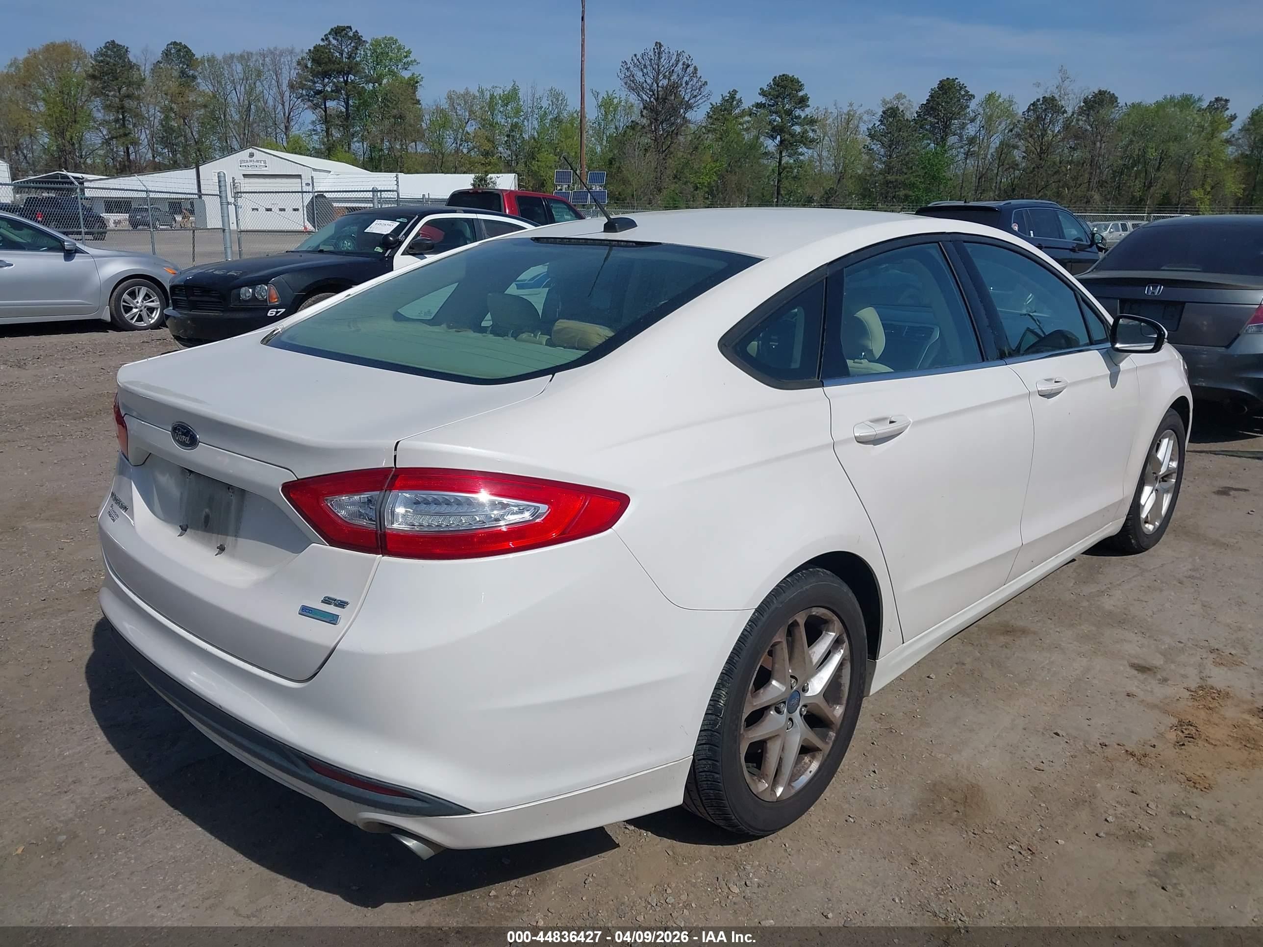 FORD FUSION image 4