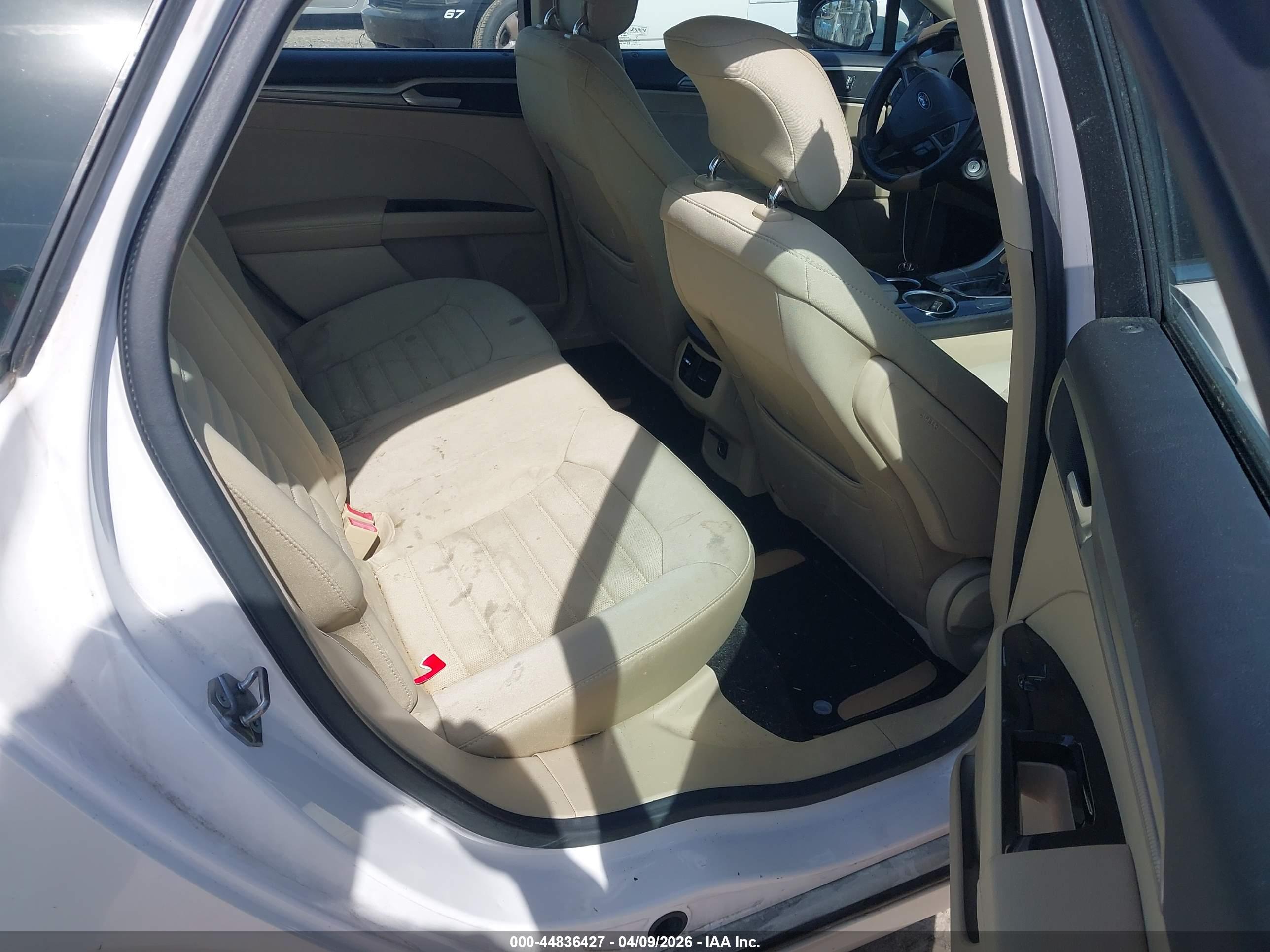 FORD FUSION image 8