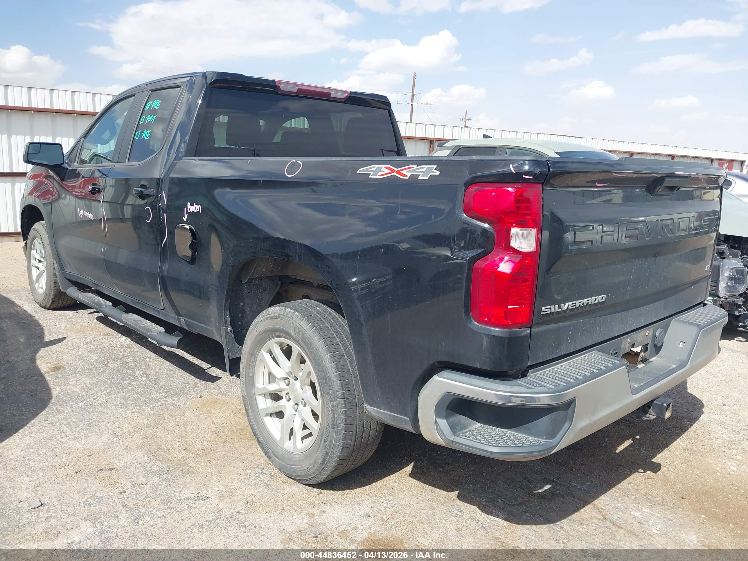 CHEVROLET SILVERADO image 3