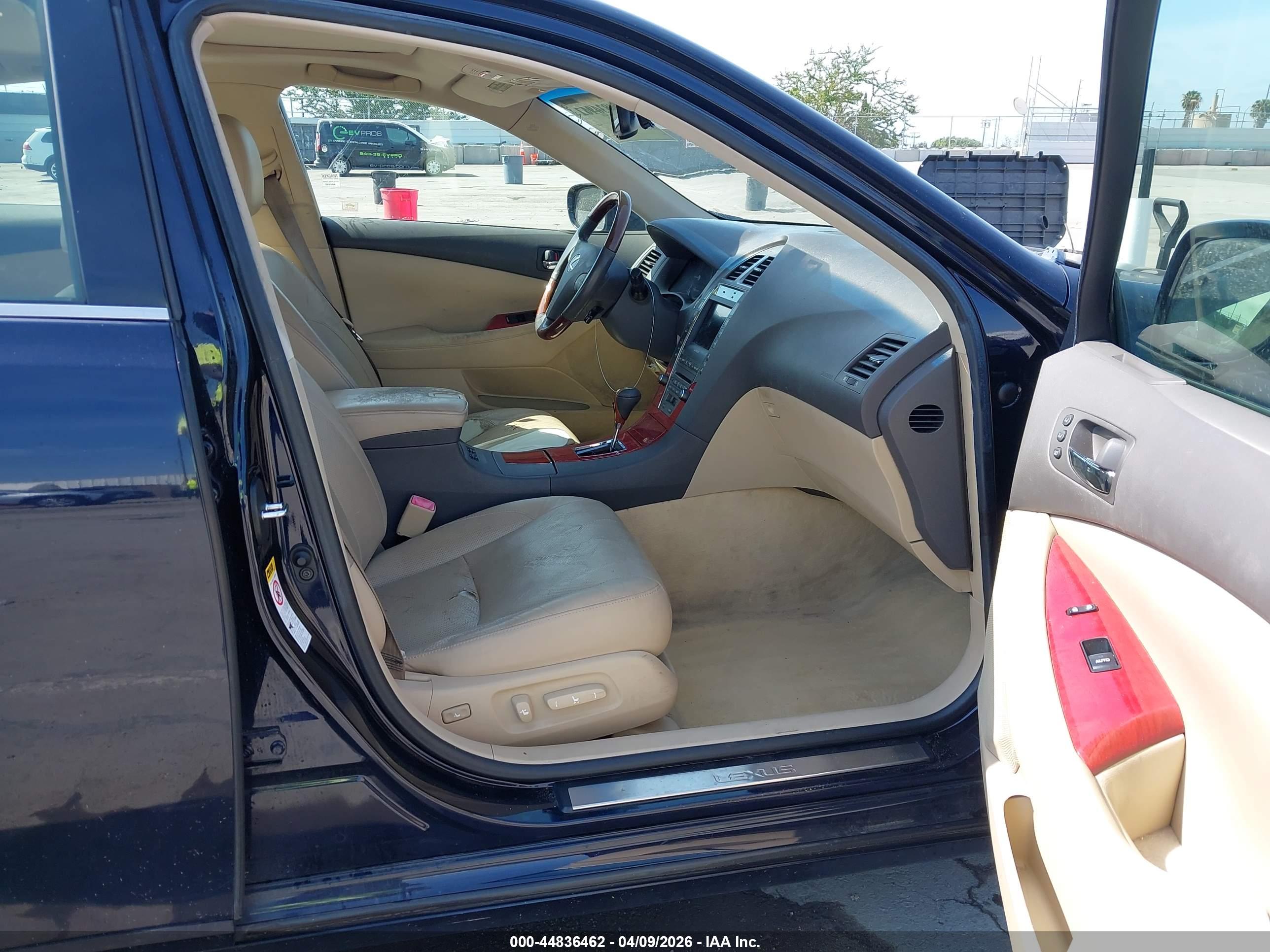 LEXUS ES image 5