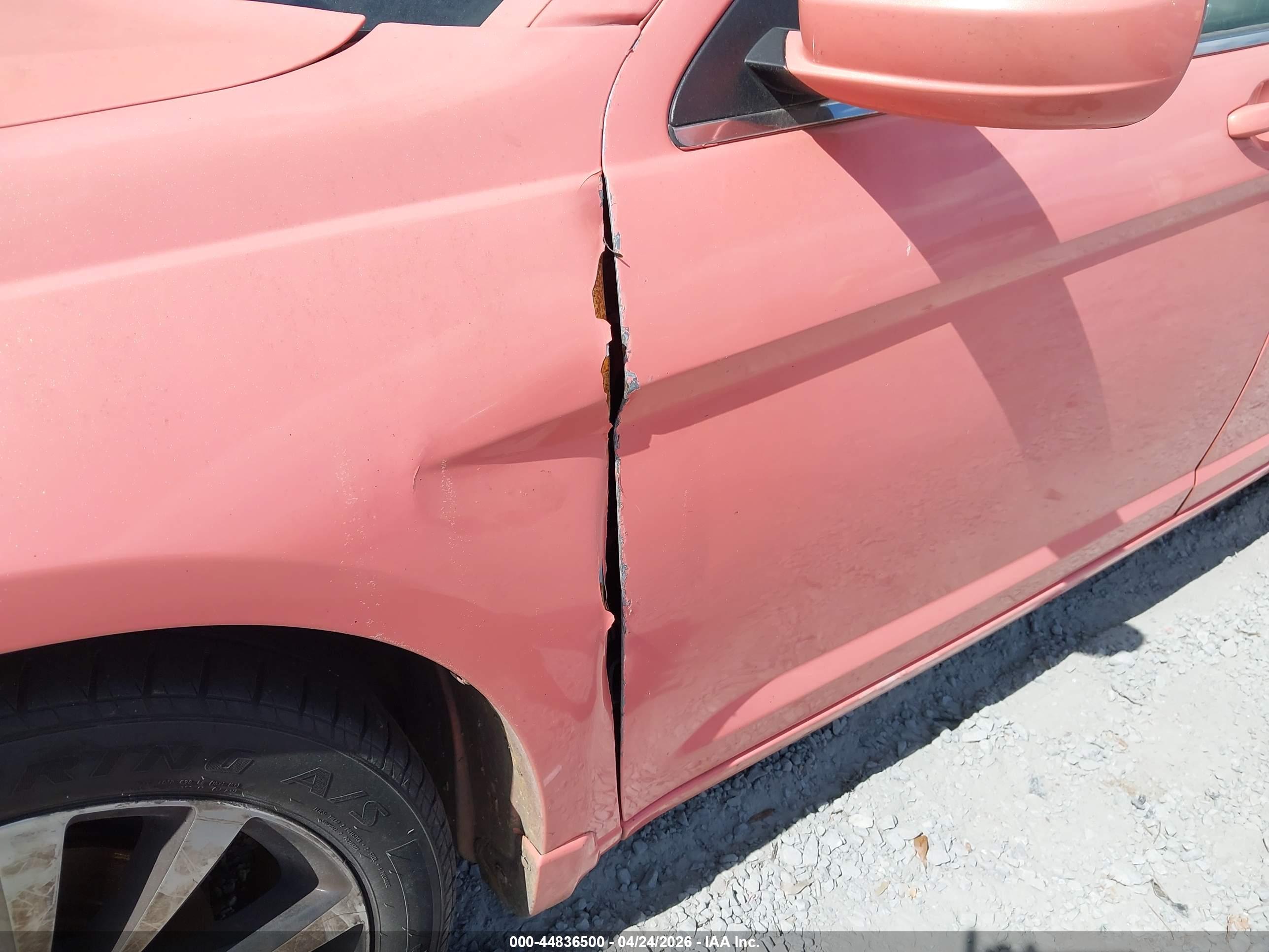 CHRYSLER 200 image 6