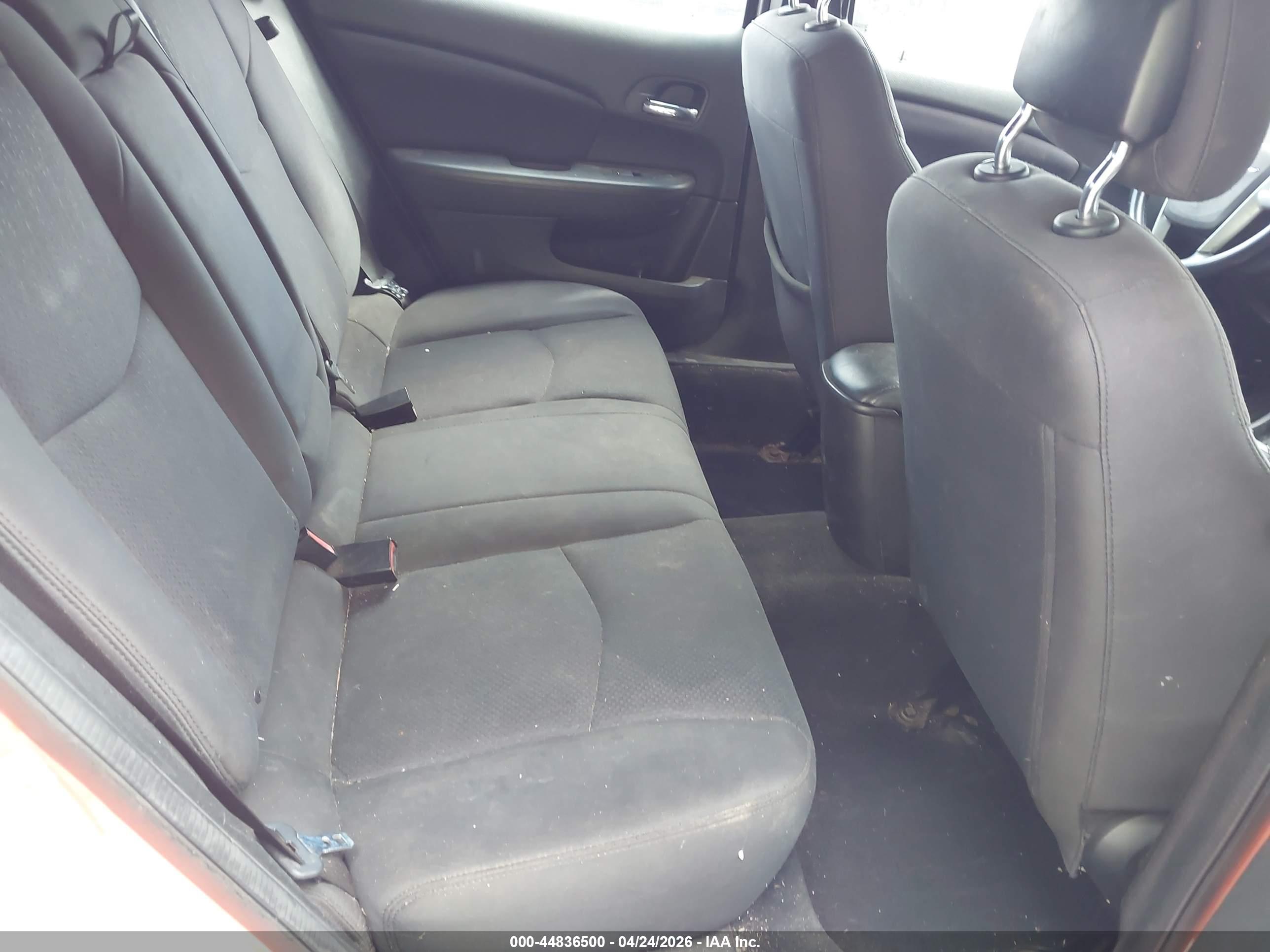 CHRYSLER 200 image 8