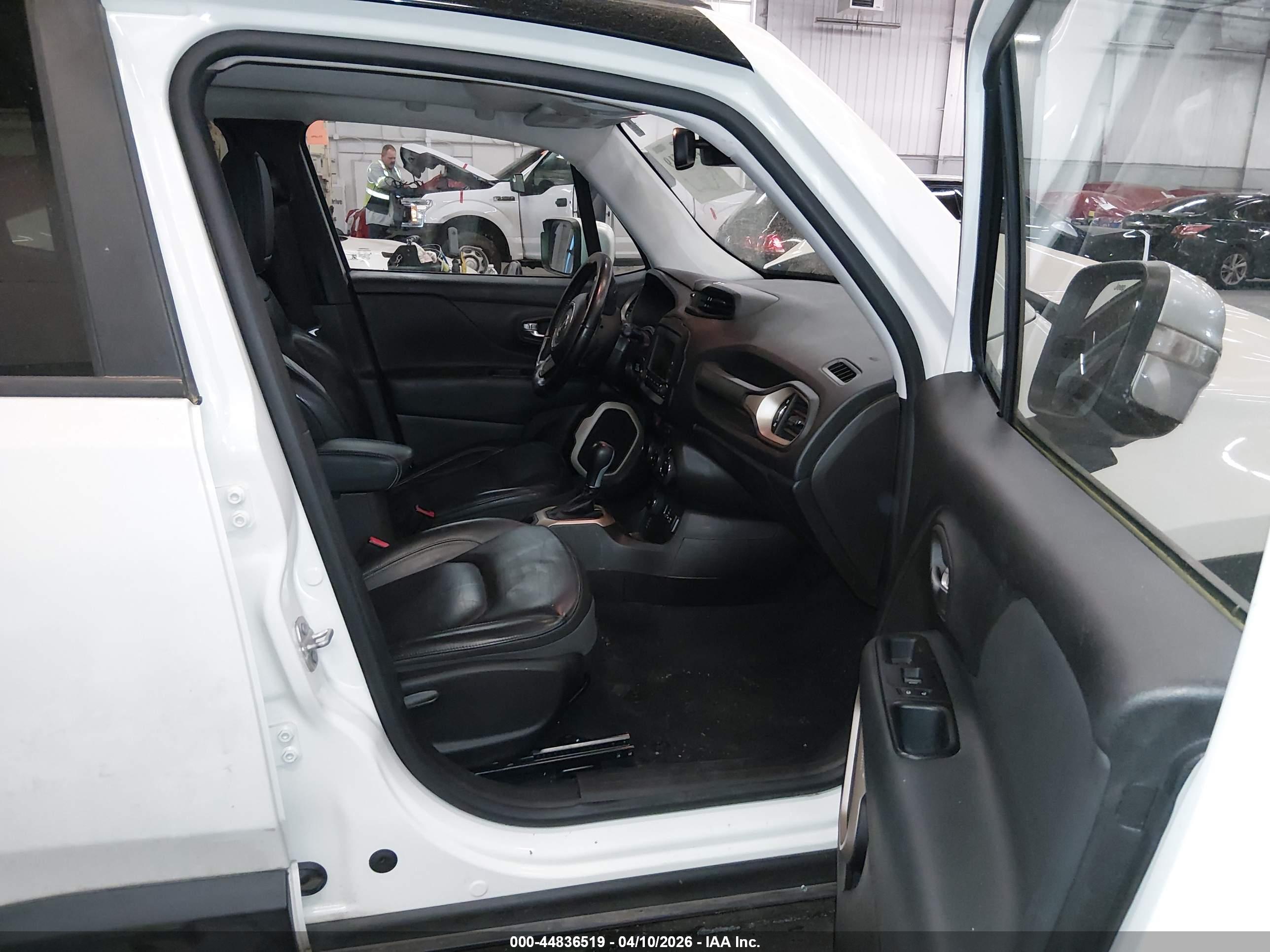 JEEP RENEGADE image 5