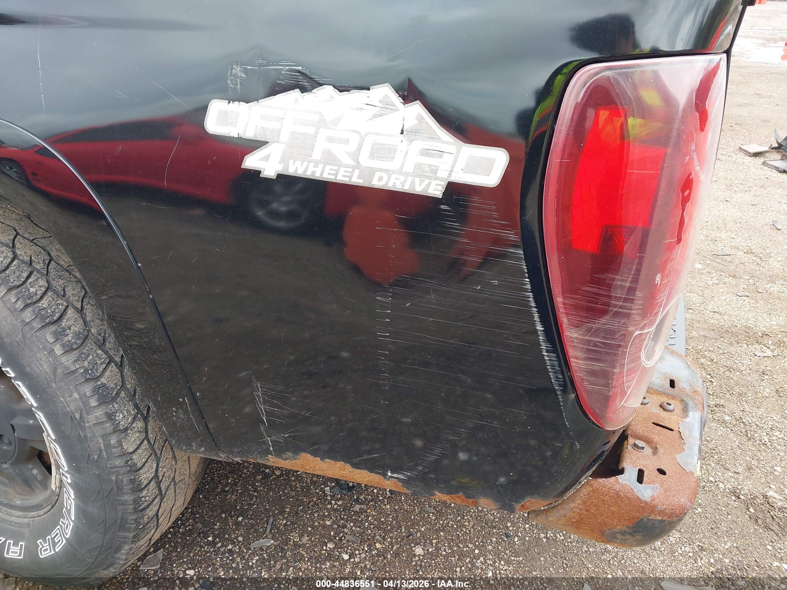 CHEVROLET COLORADO image 6