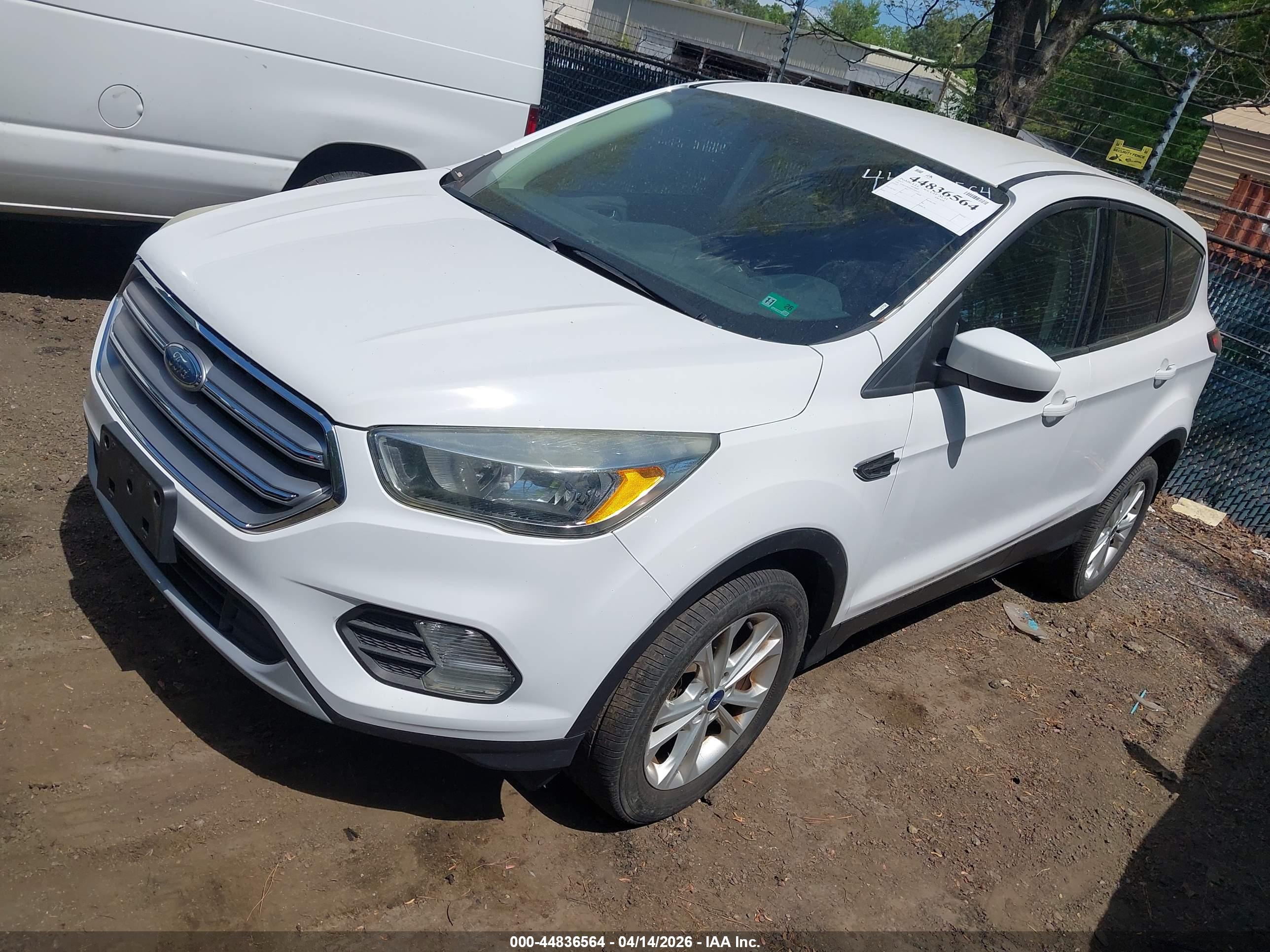 FORD ESCAPE image 2