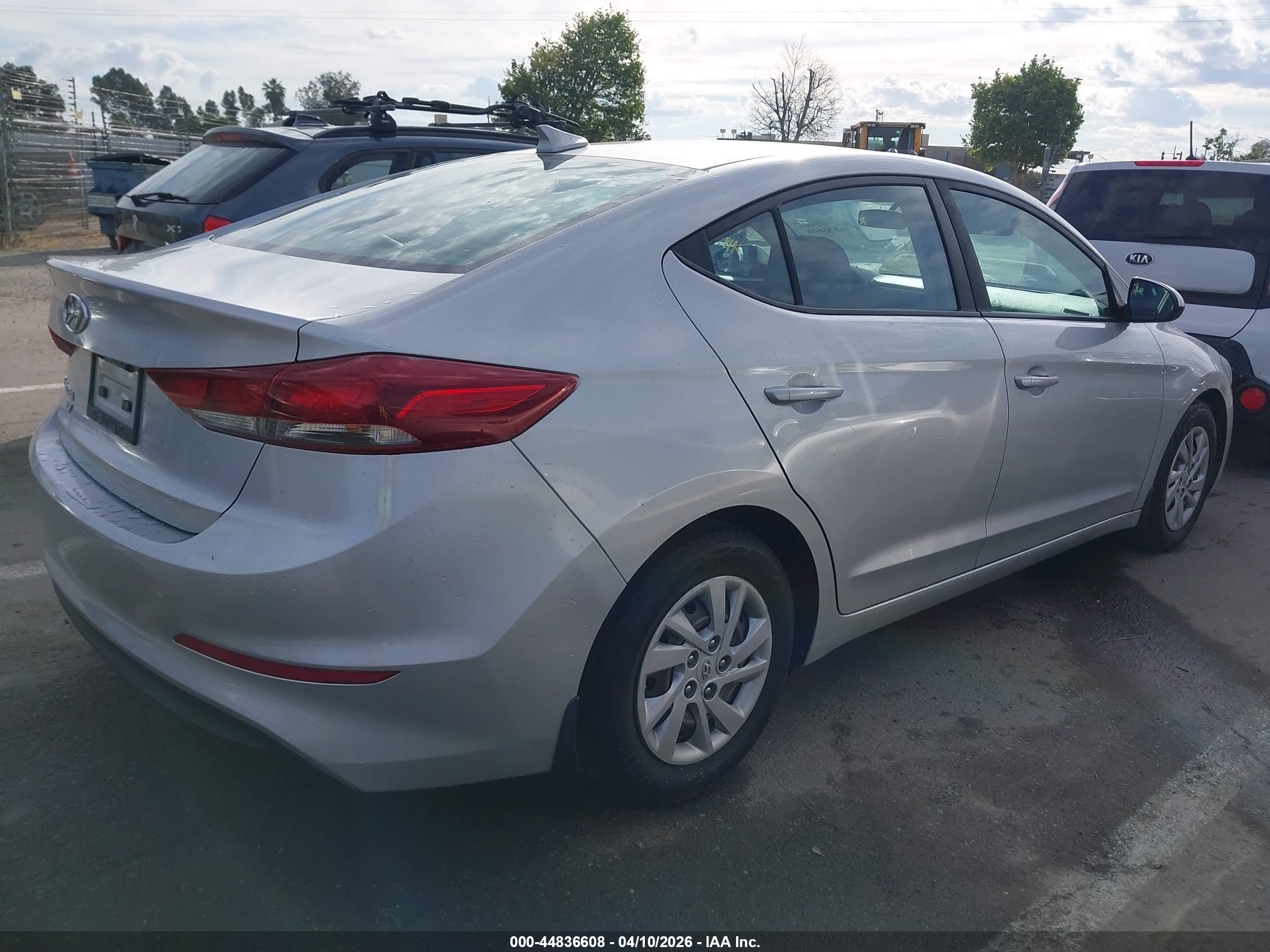 HYUNDAI ELANTRA image 4