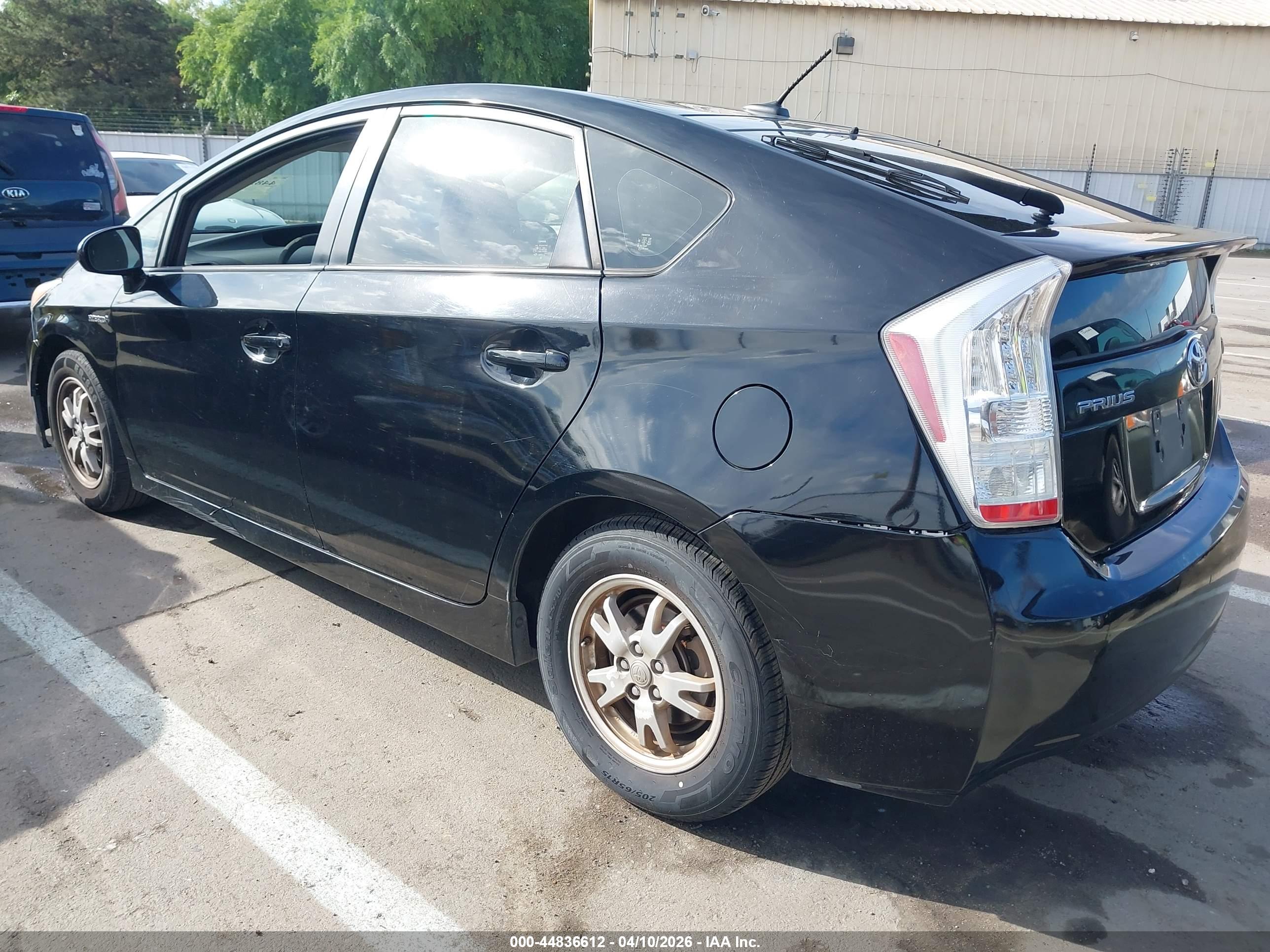 TOYOTA PRIUS image 3