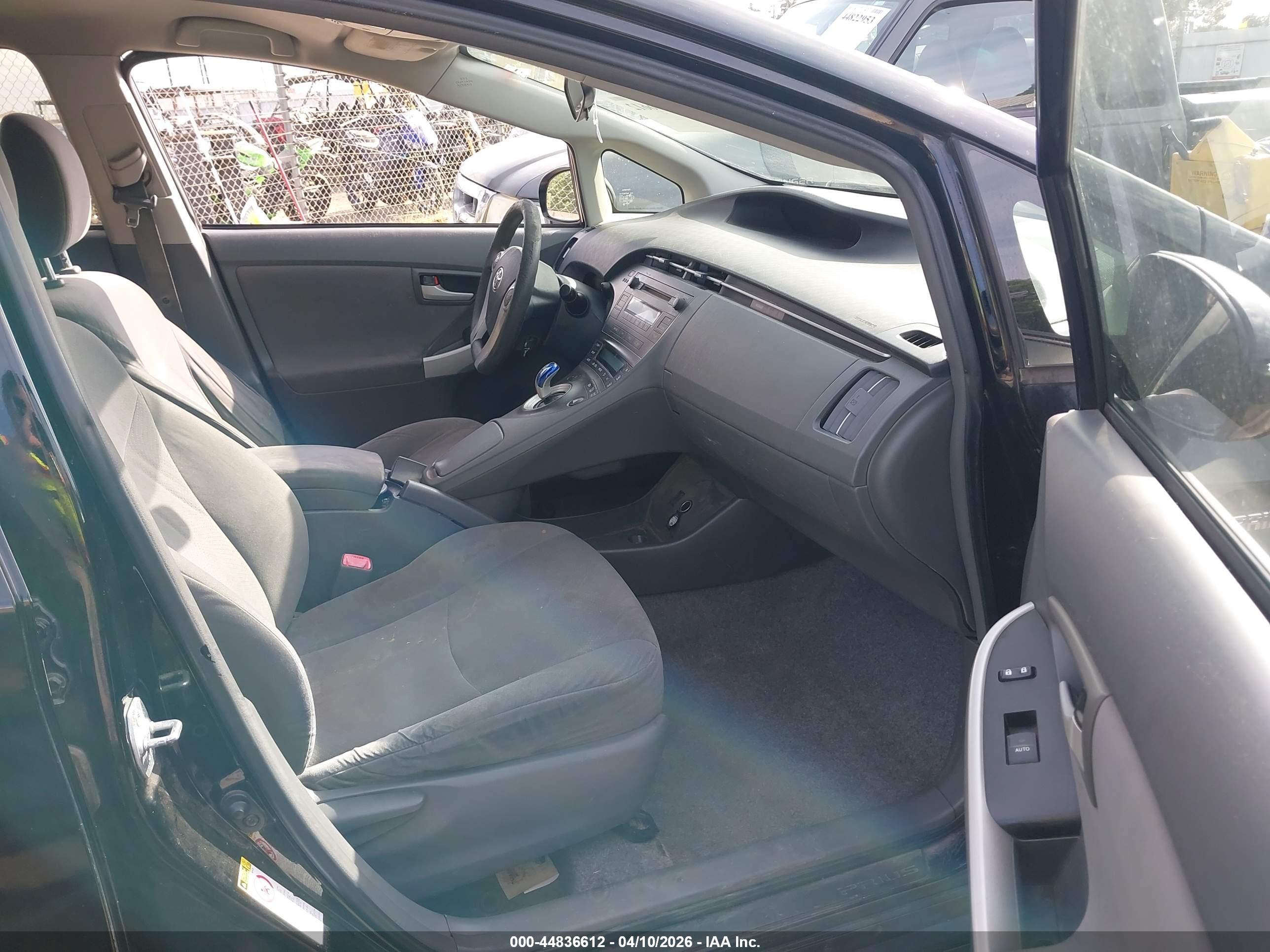 TOYOTA PRIUS image 5