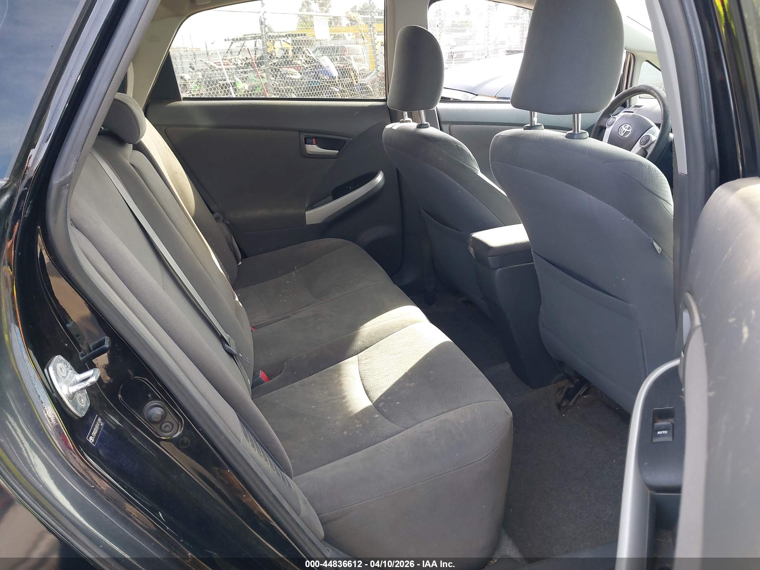 TOYOTA PRIUS image 8