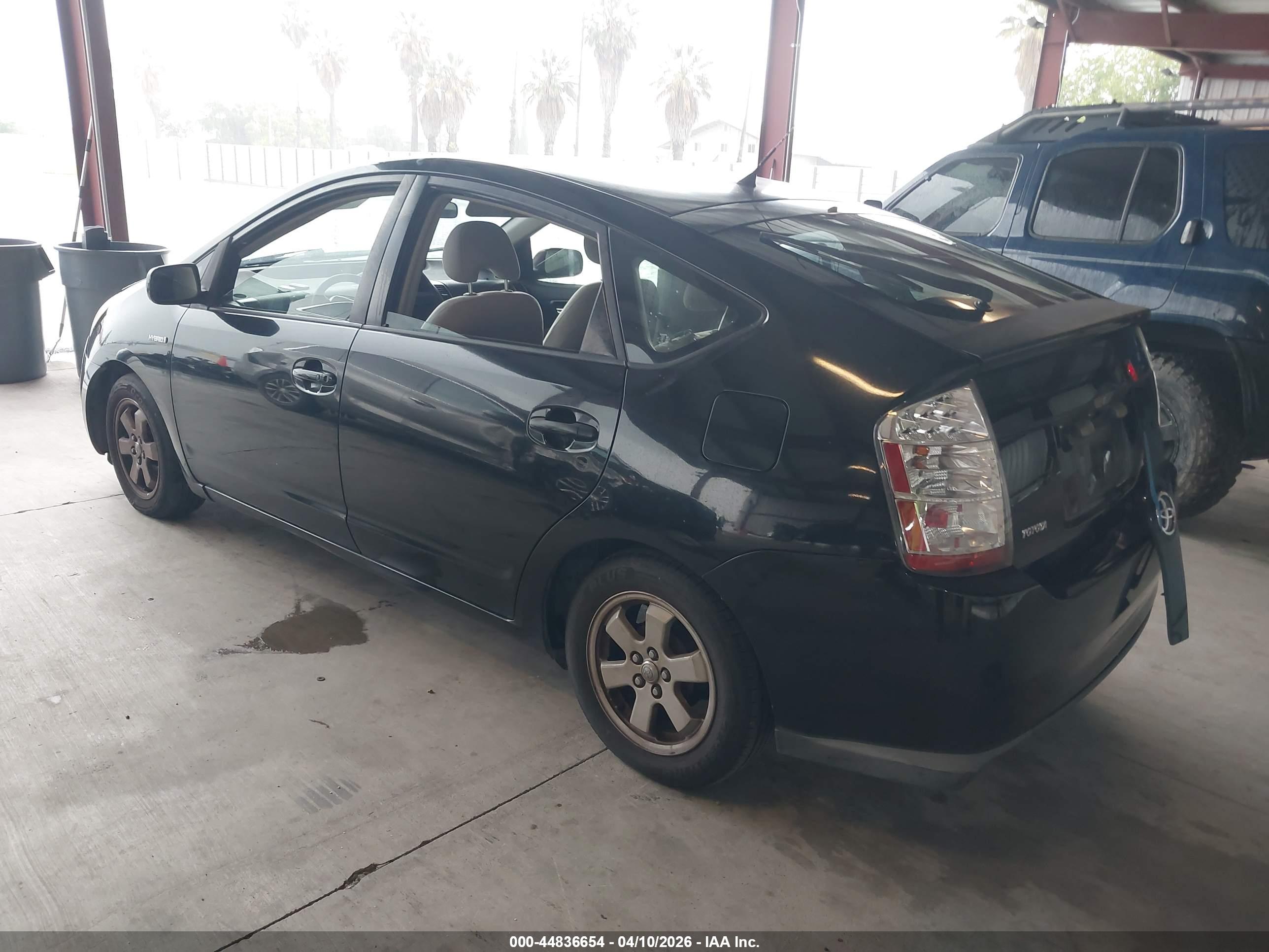 TOYOTA PRIUS image 3