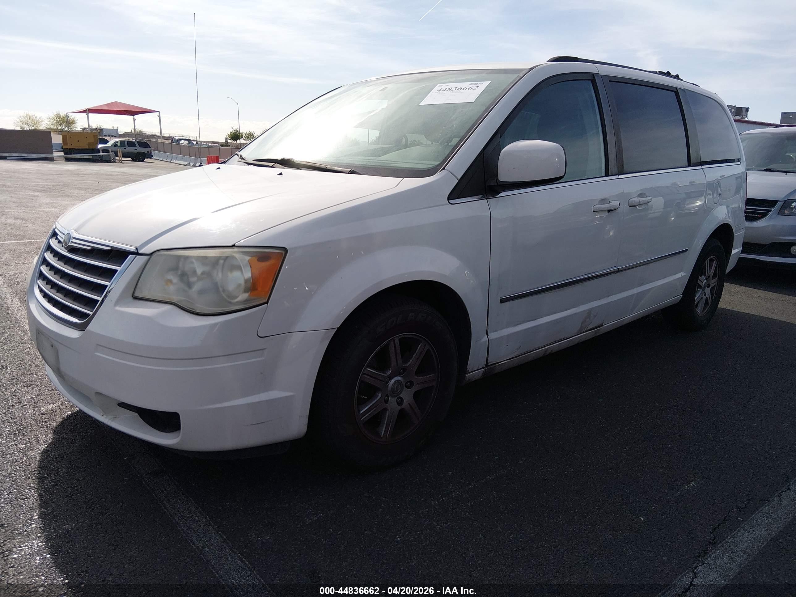 CHRYSLER TOWN image 2