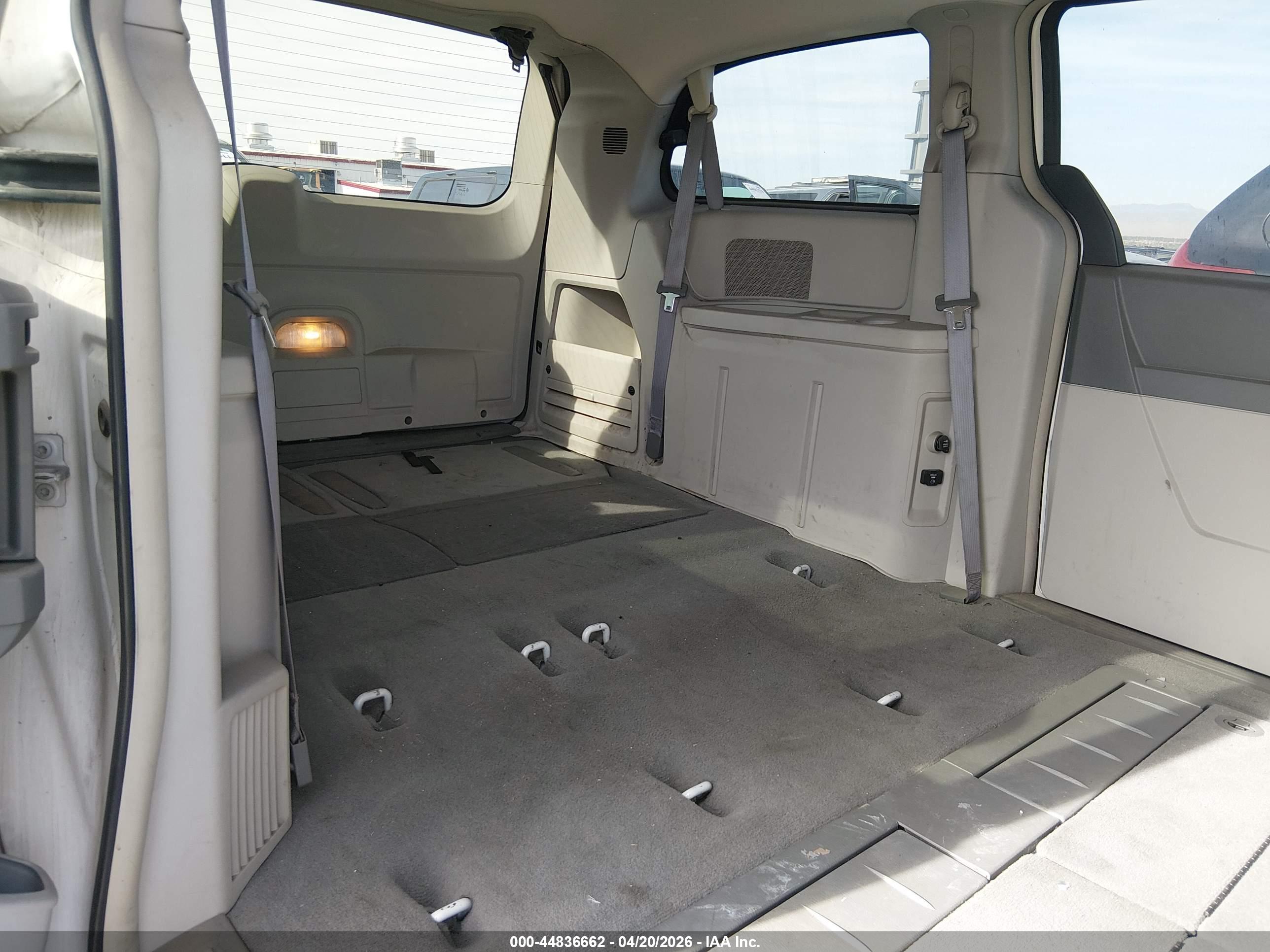 CHRYSLER TOWN image 8