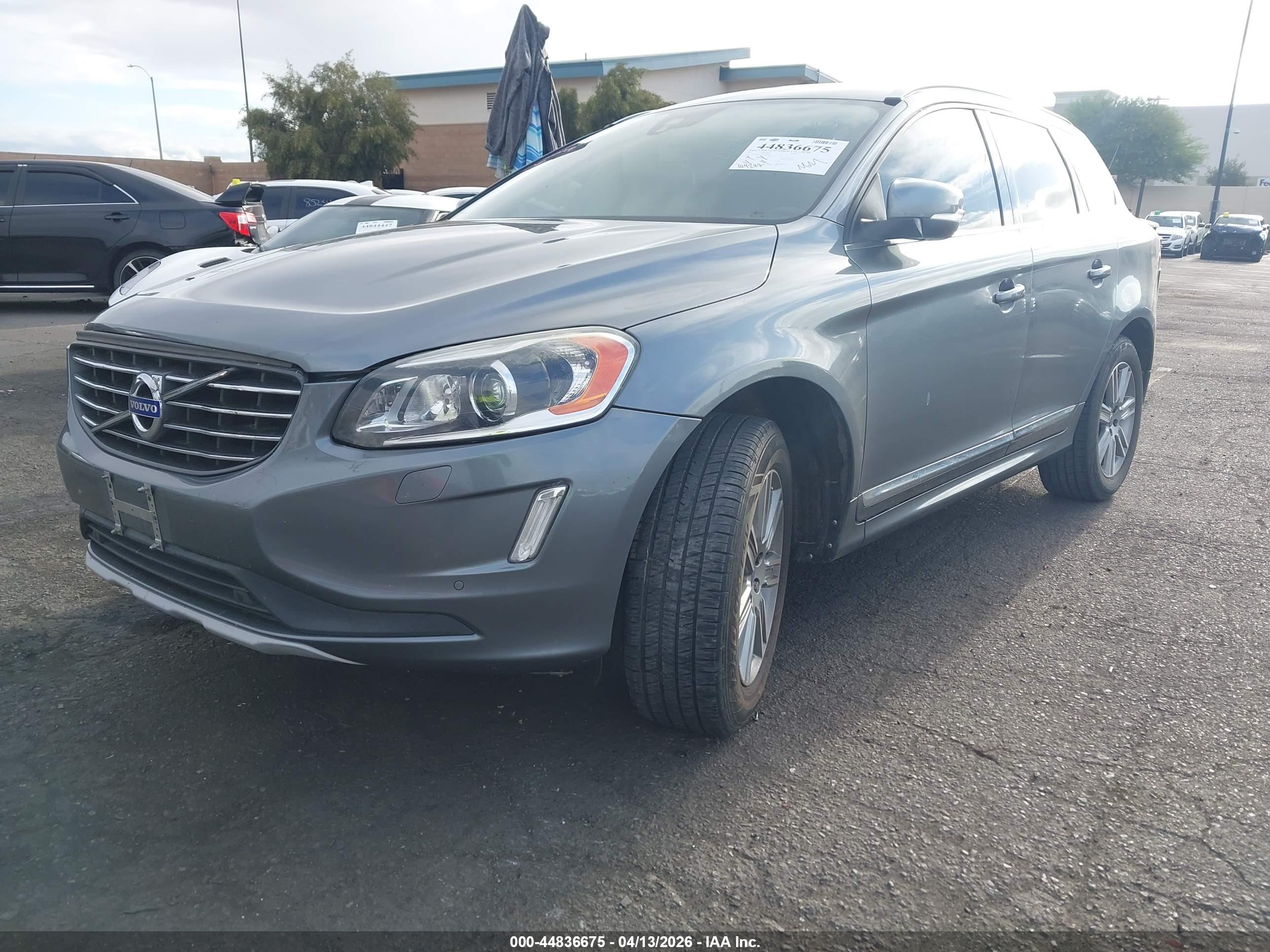 VOLVO XC60 image 2