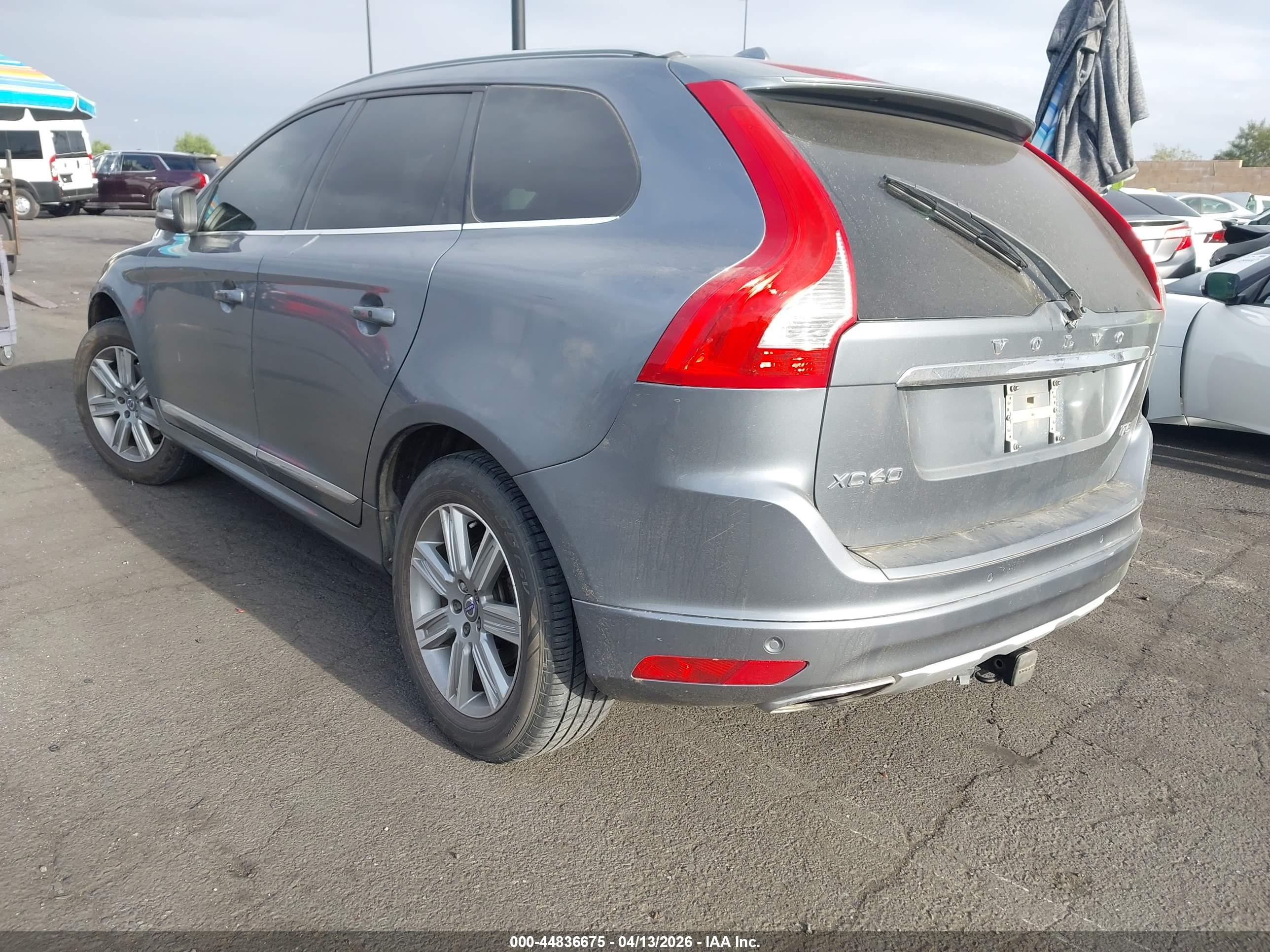 VOLVO XC60 image 3