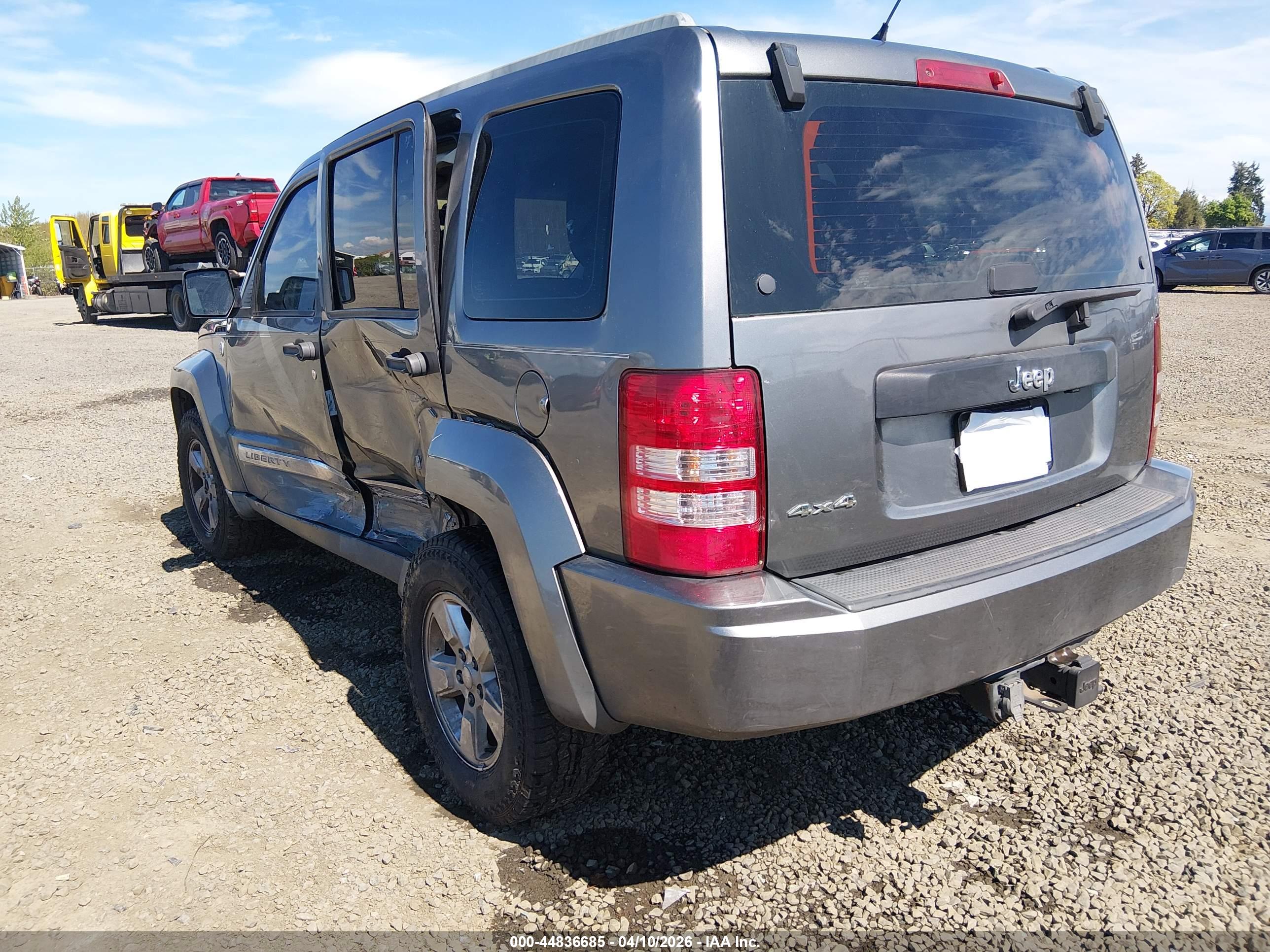 JEEP LIBERTY image 3