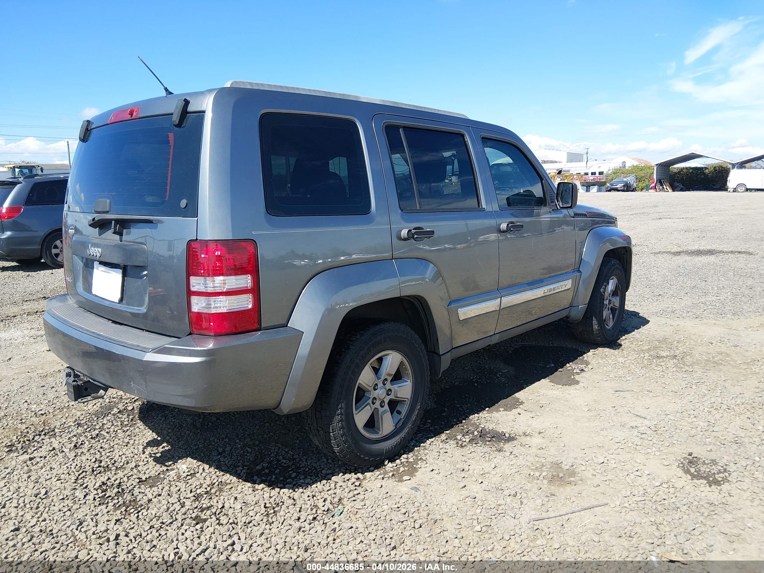 JEEP LIBERTY image 4