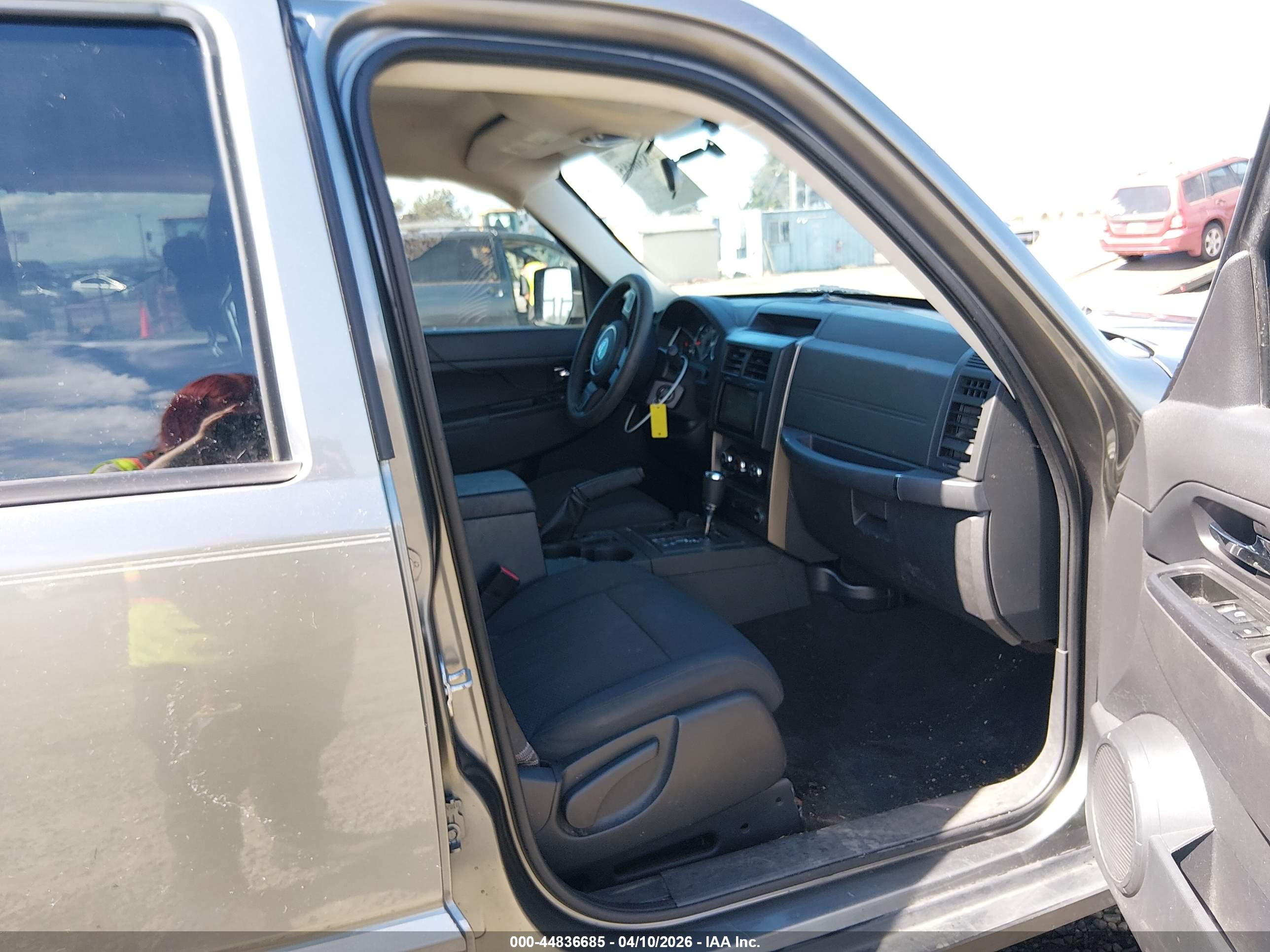 JEEP LIBERTY image 5
