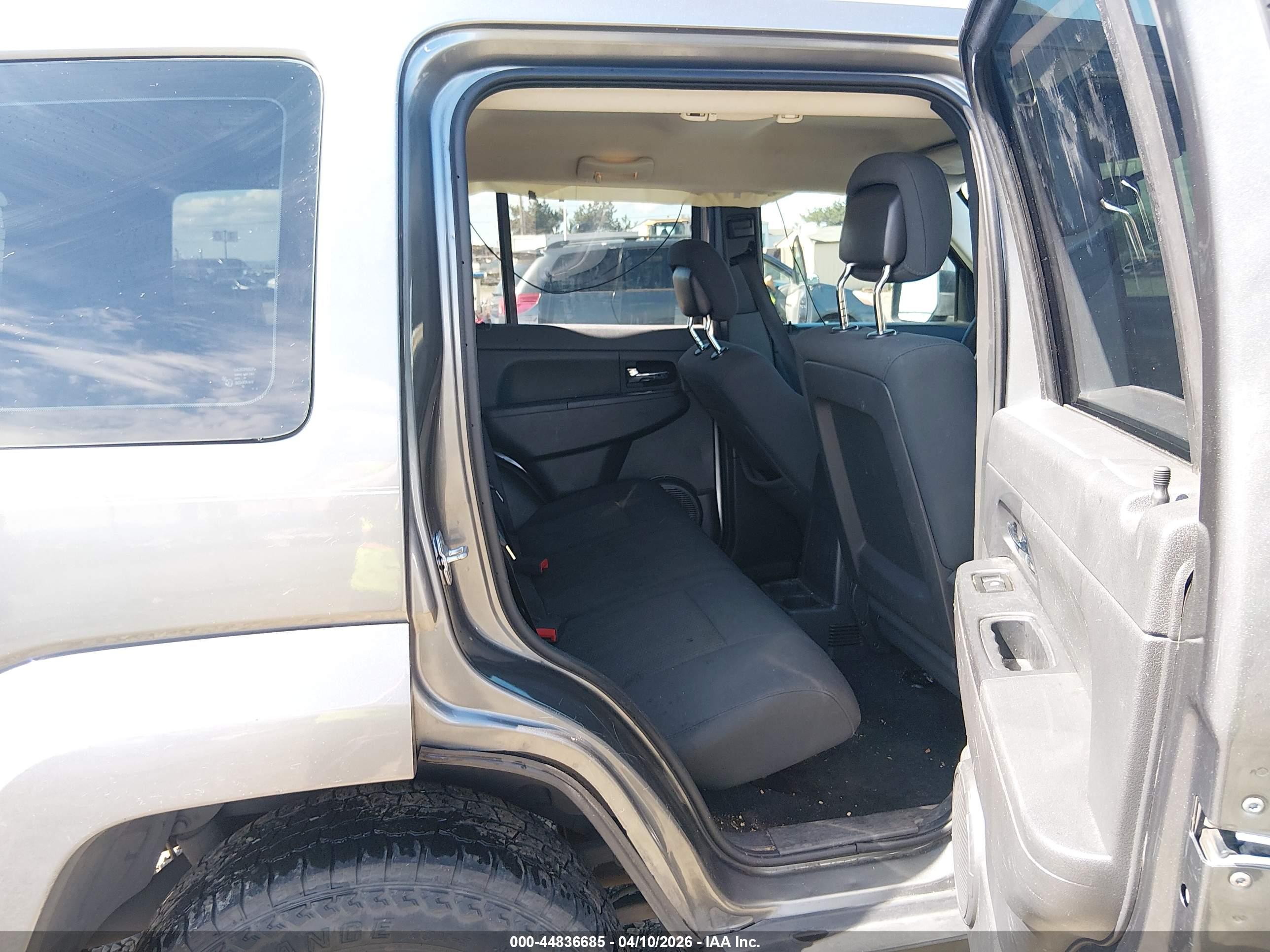 JEEP LIBERTY image 8