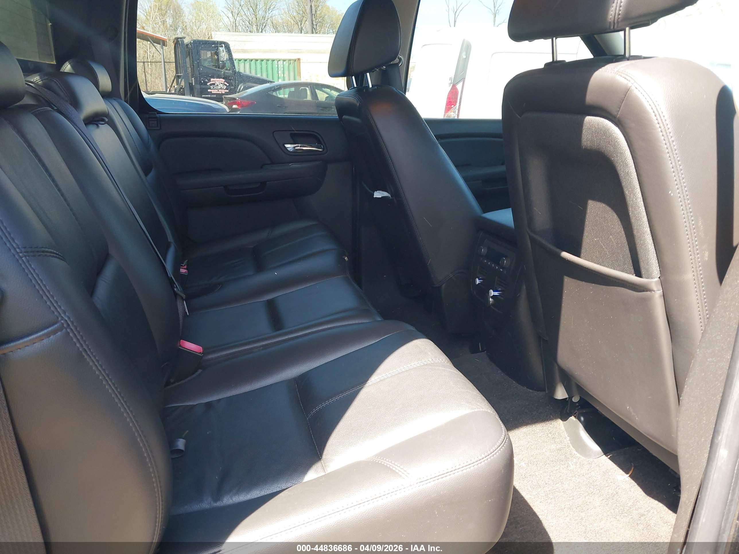 CHEVROLET AVALANCHE image 8