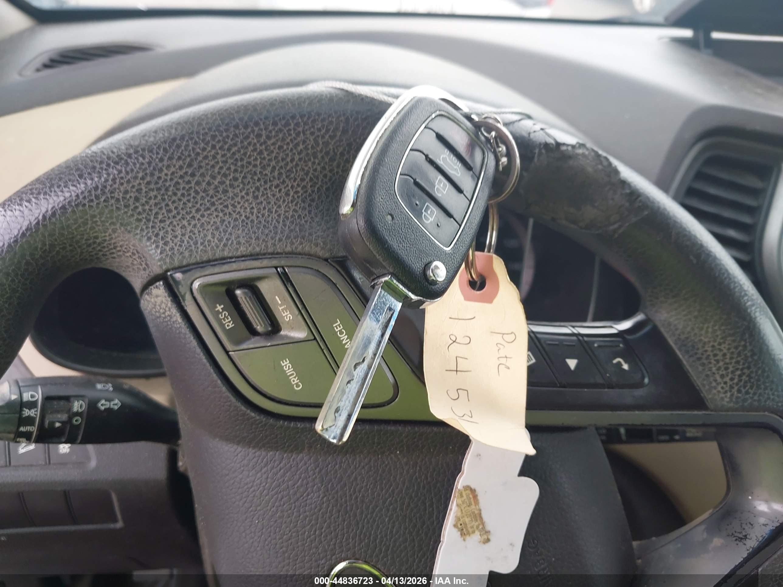 HYUNDAI SANTA image 11
