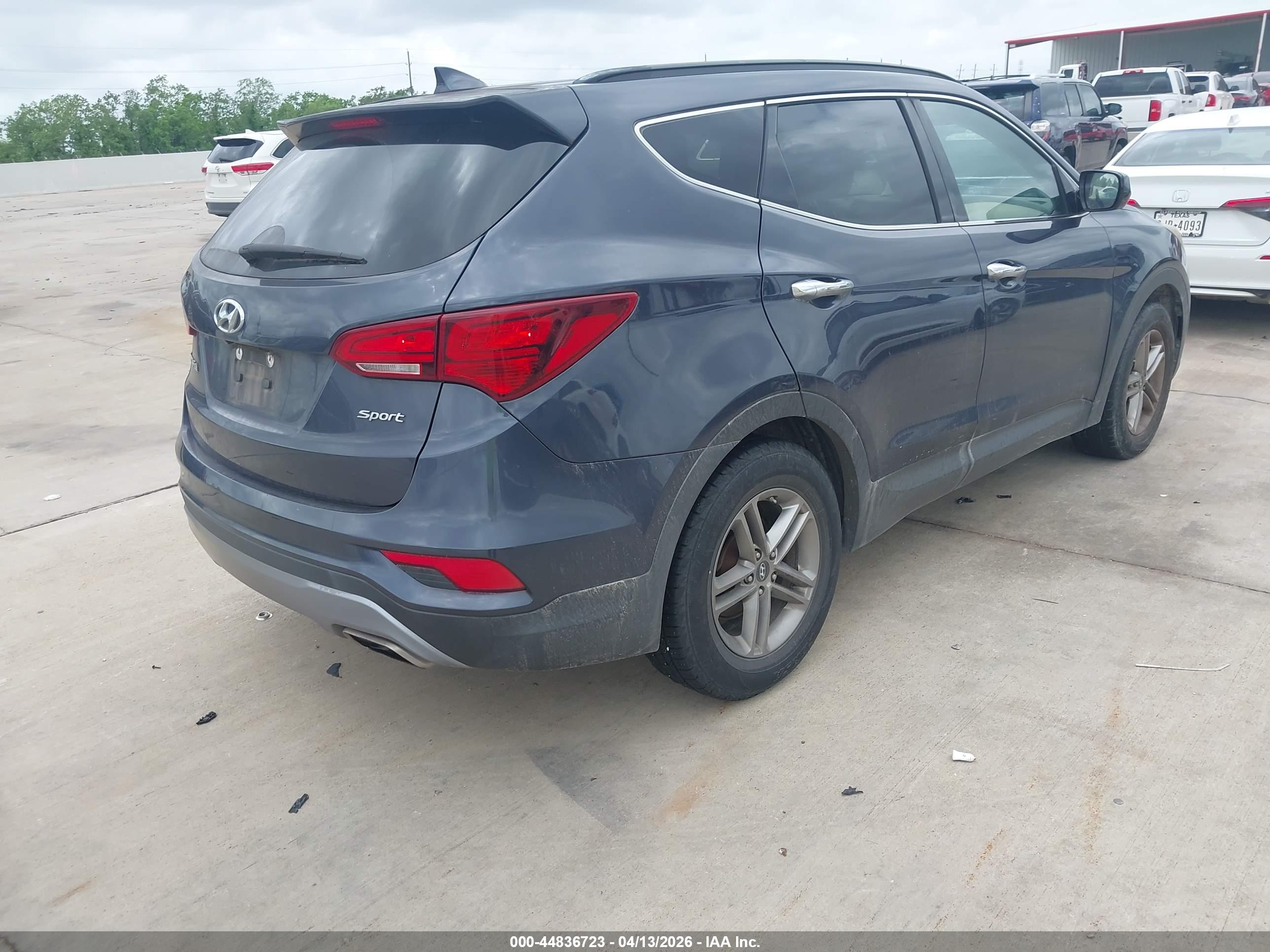 HYUNDAI SANTA image 4