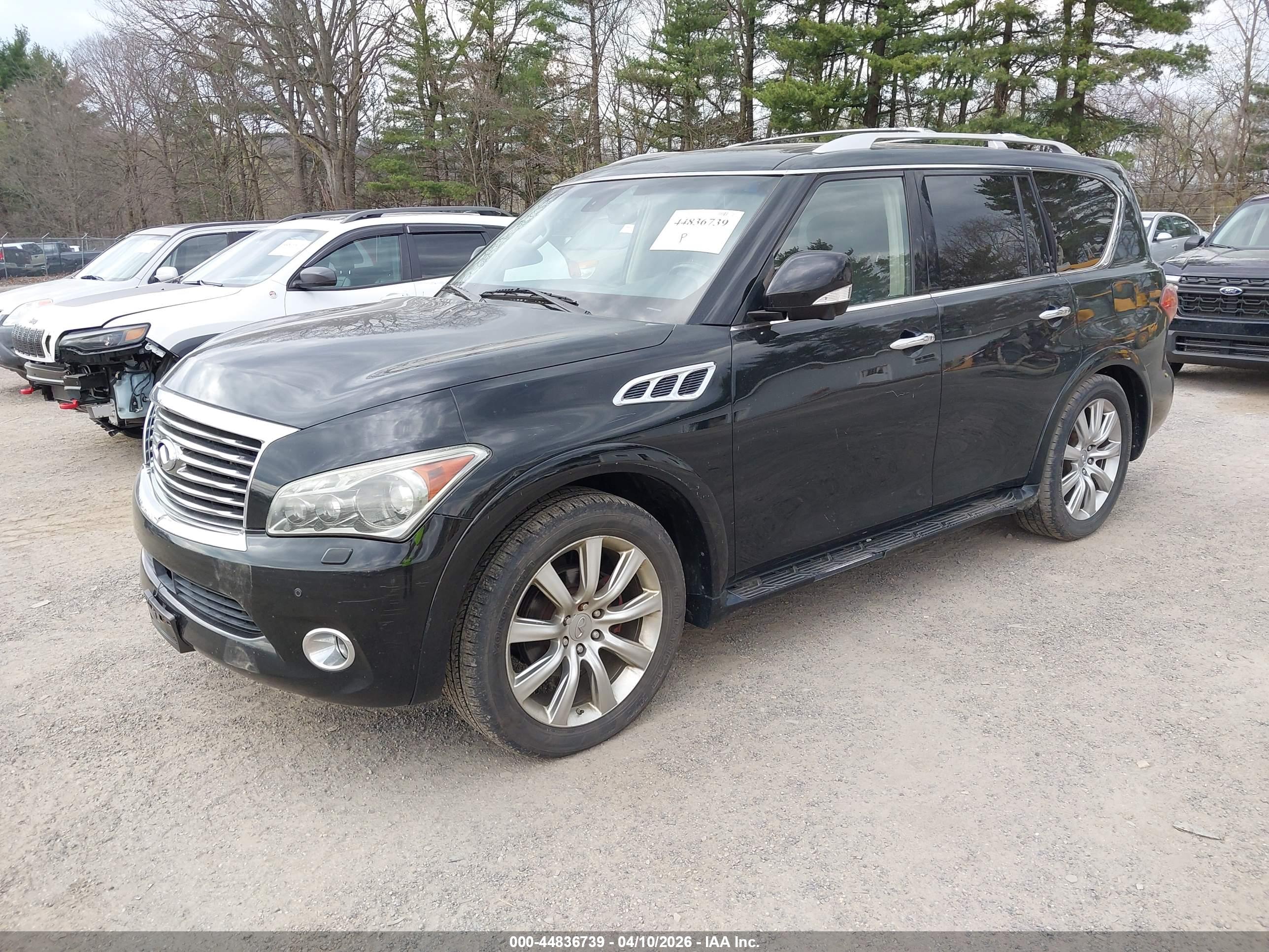 INFINITI QX56 image 2