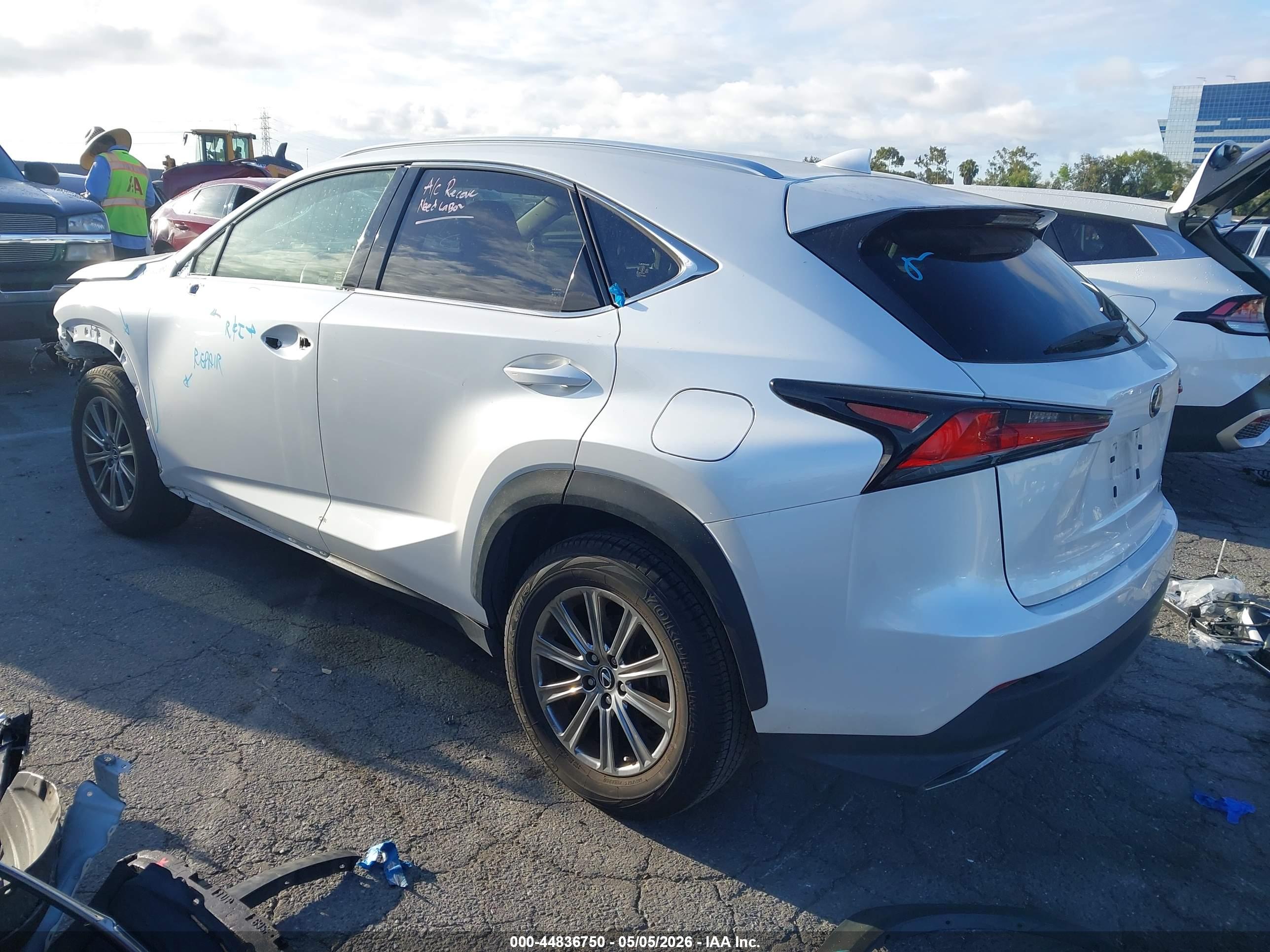 LEXUS NX image 3