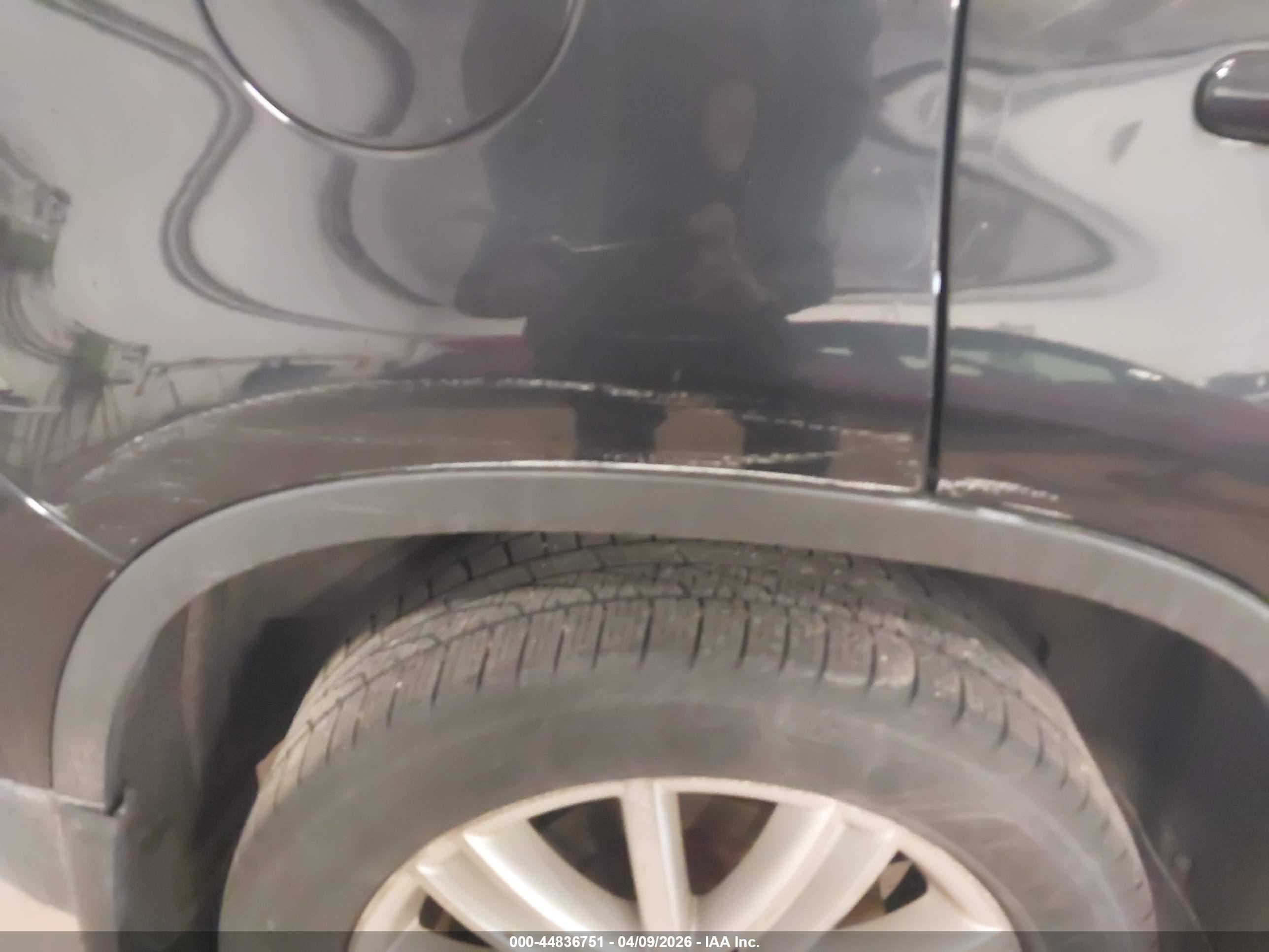 VOLKSWAGEN TIGUAN image 6