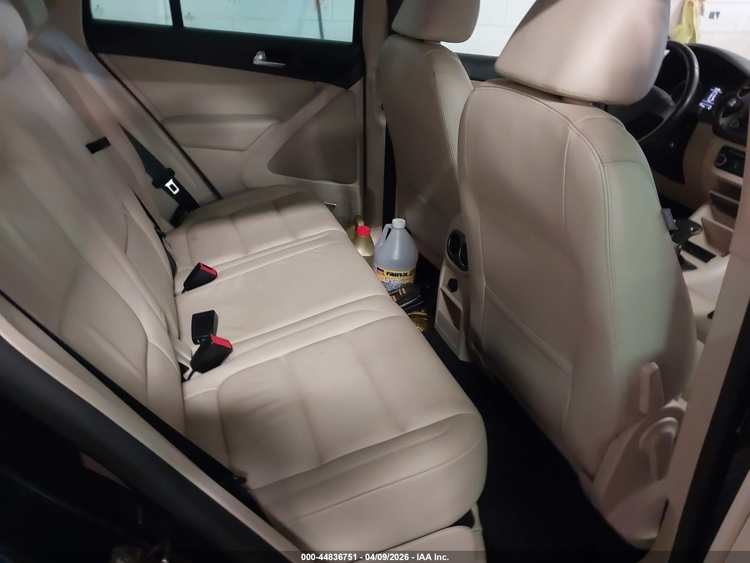 VOLKSWAGEN TIGUAN image 8