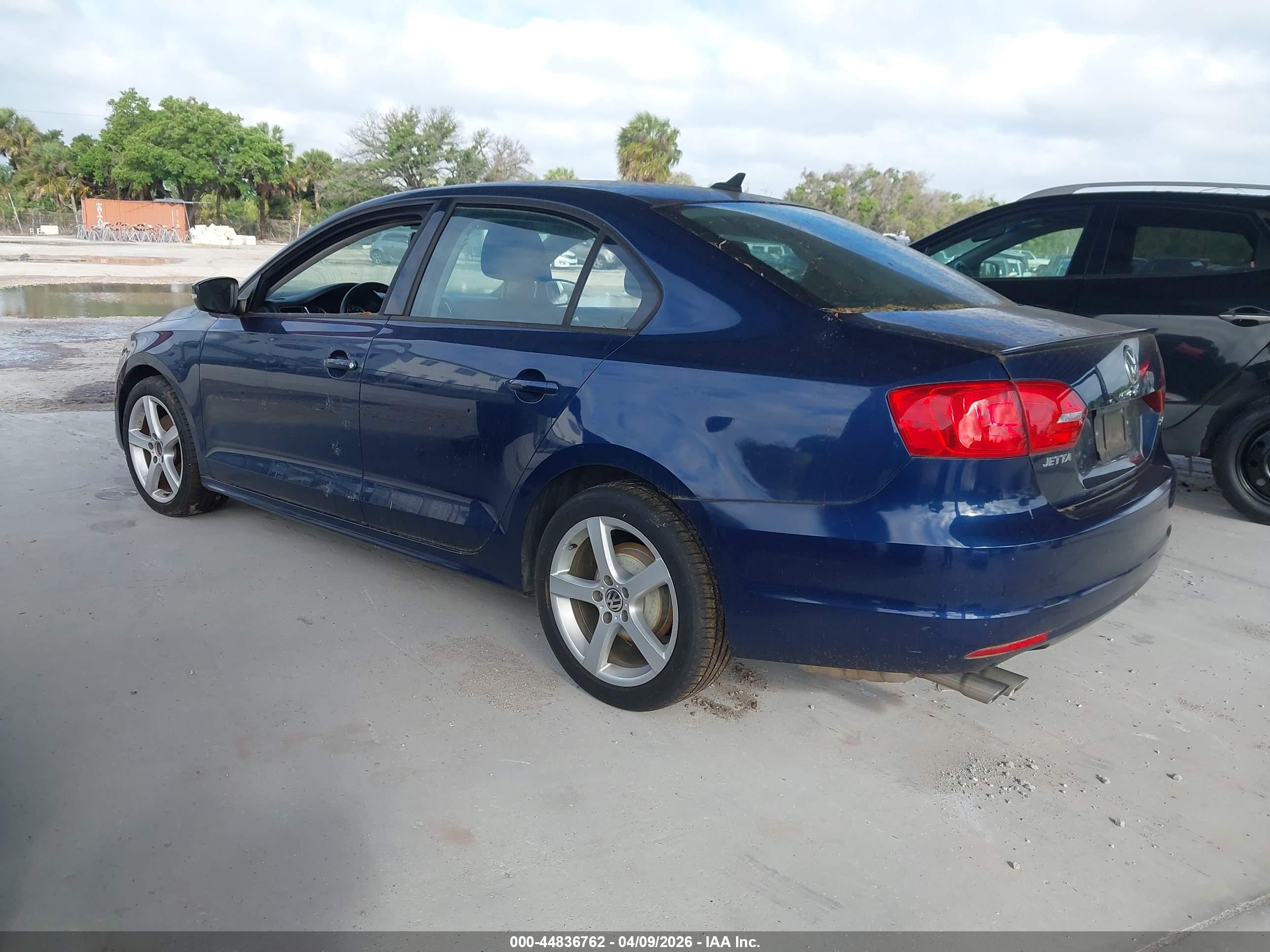 VOLKSWAGEN JETTA image 3