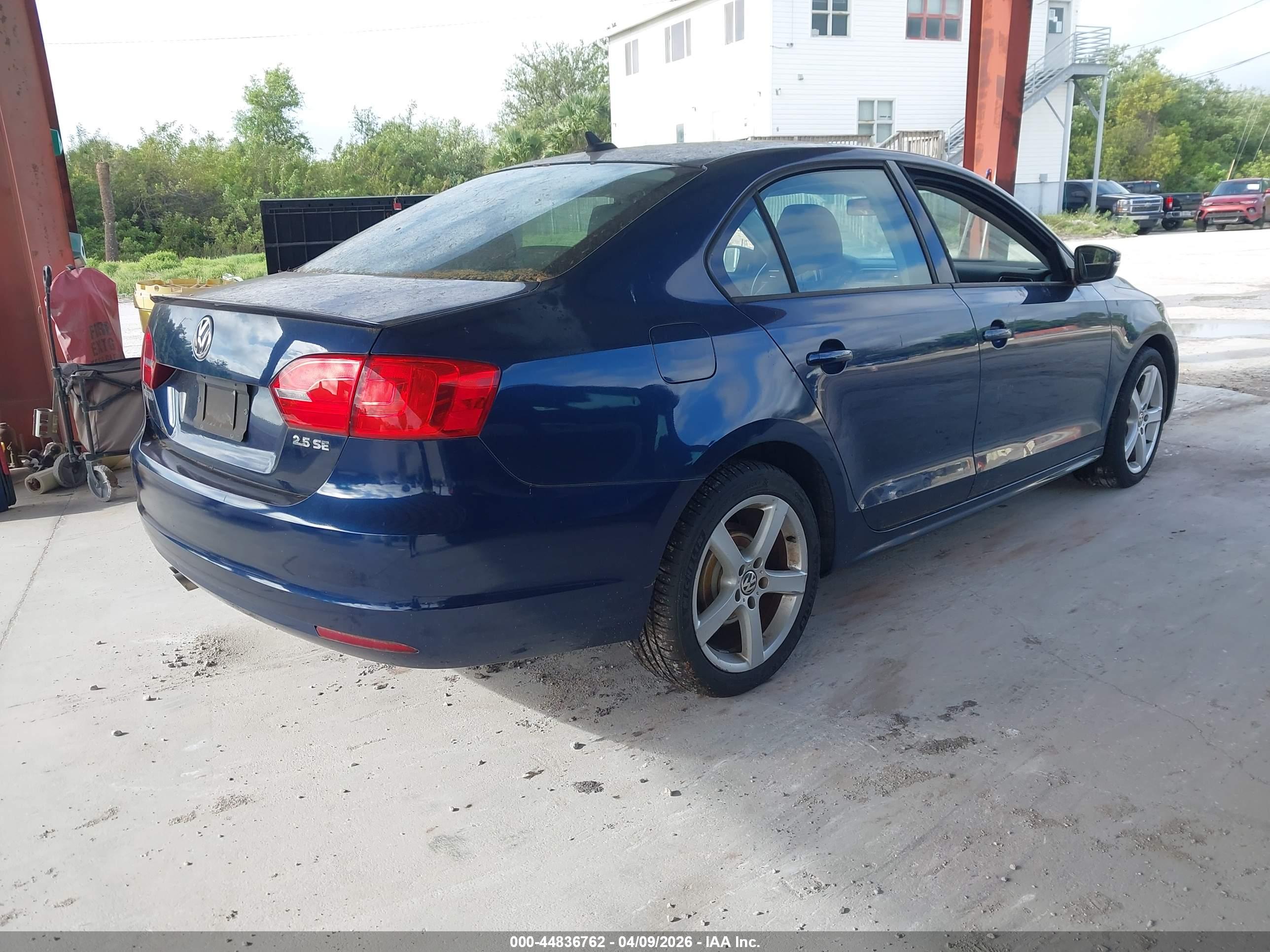 VOLKSWAGEN JETTA image 4