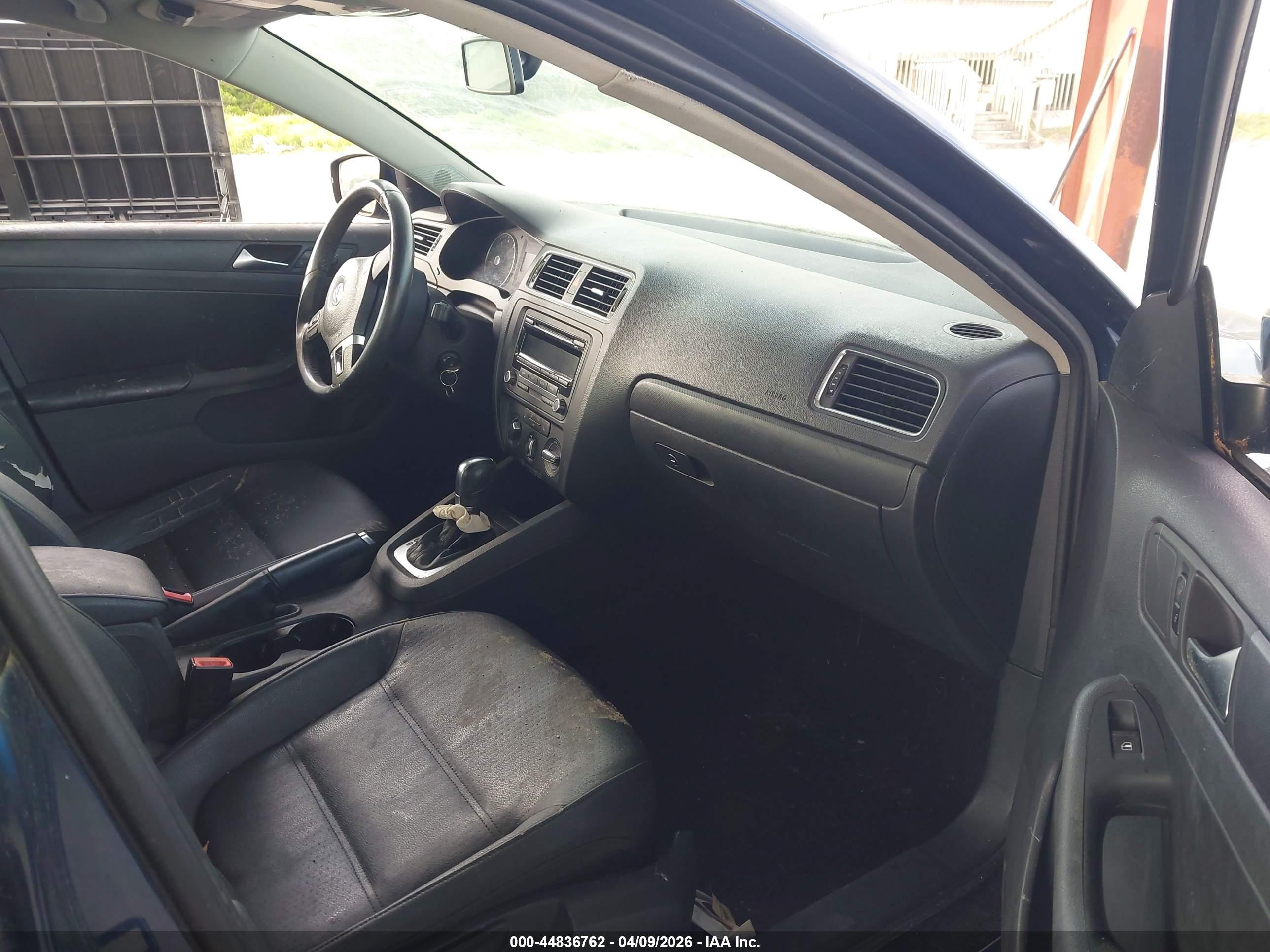 VOLKSWAGEN JETTA image 5