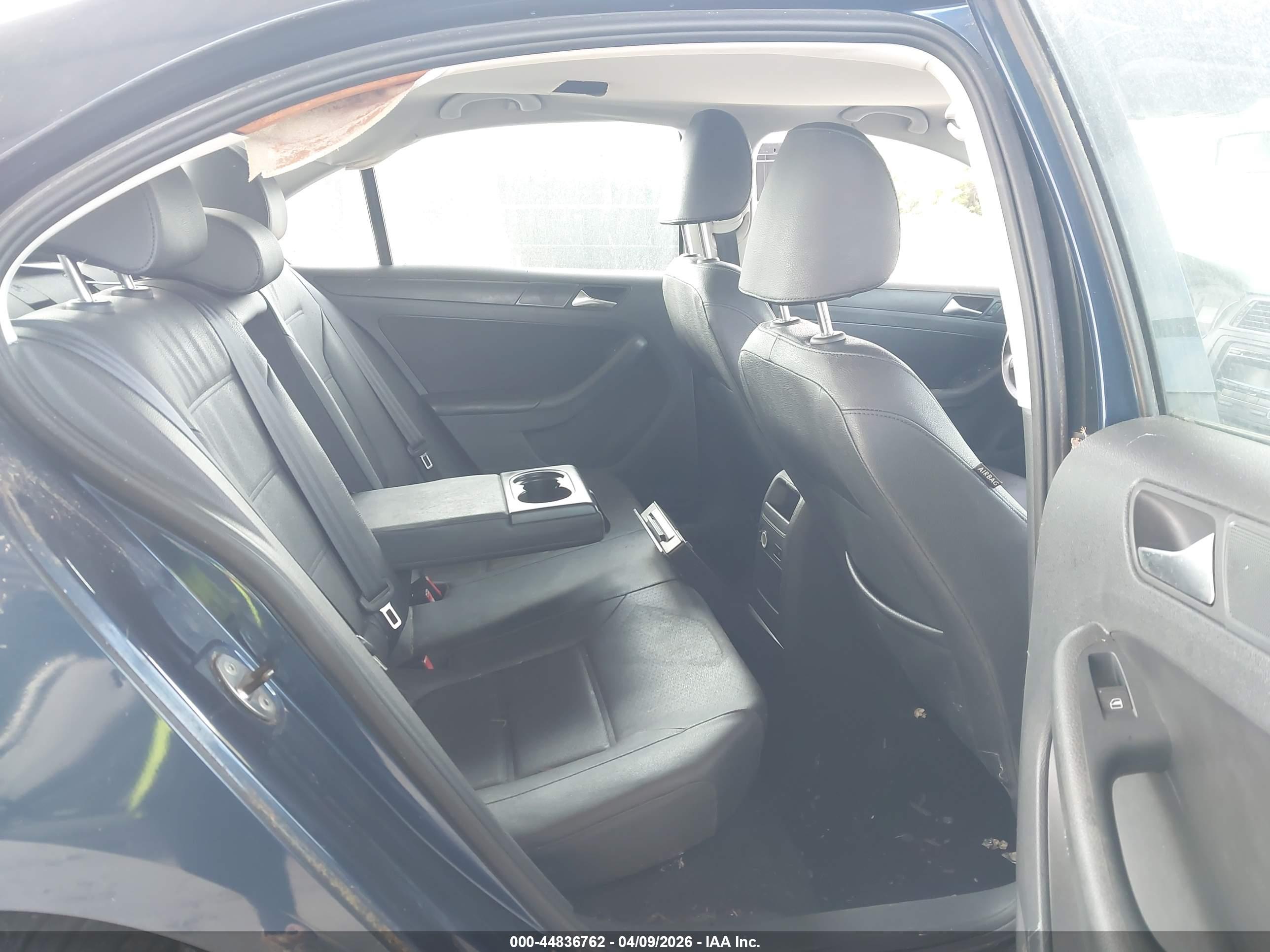VOLKSWAGEN JETTA image 8