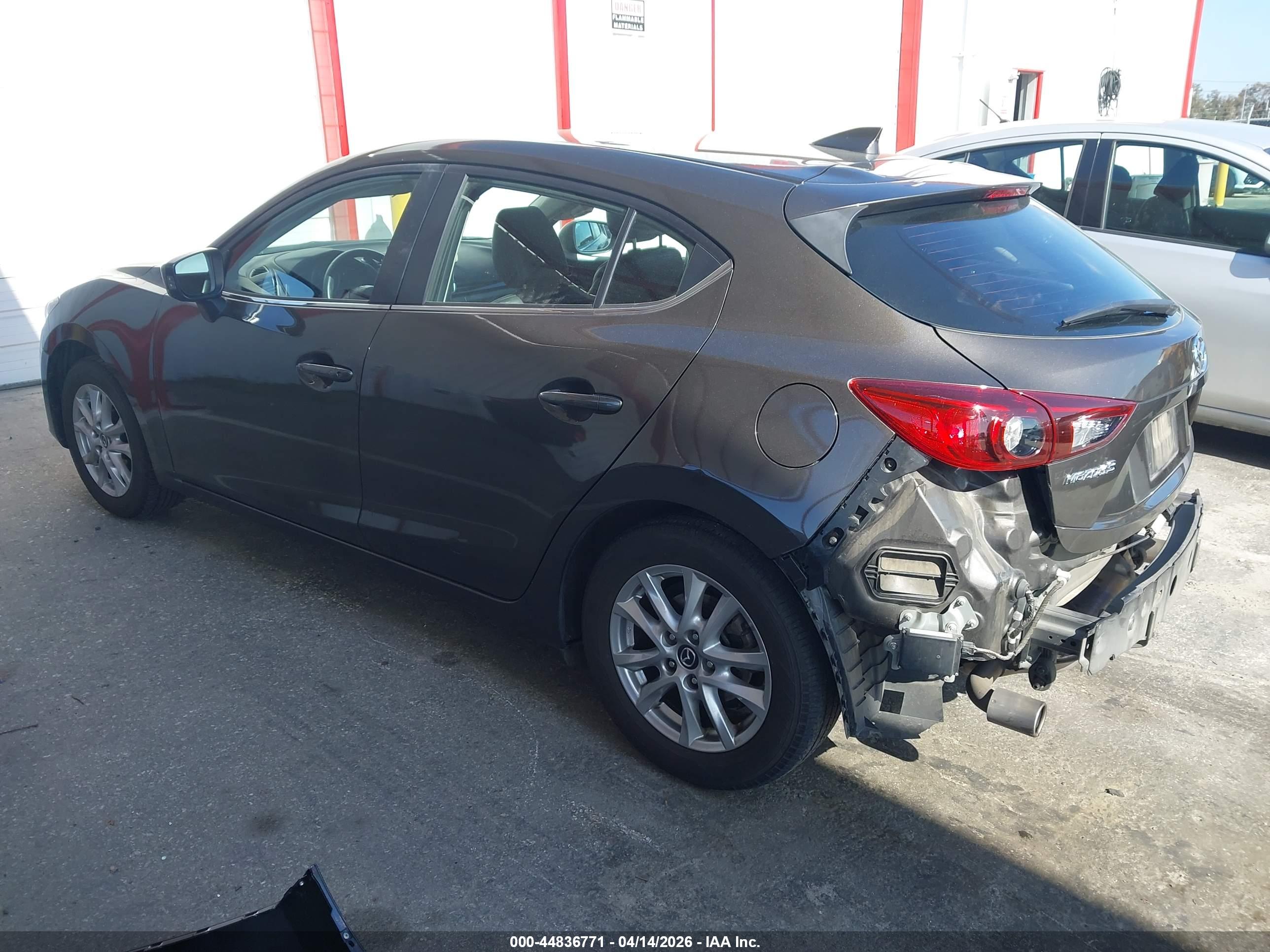 MAZDA MAZDA3 image 3