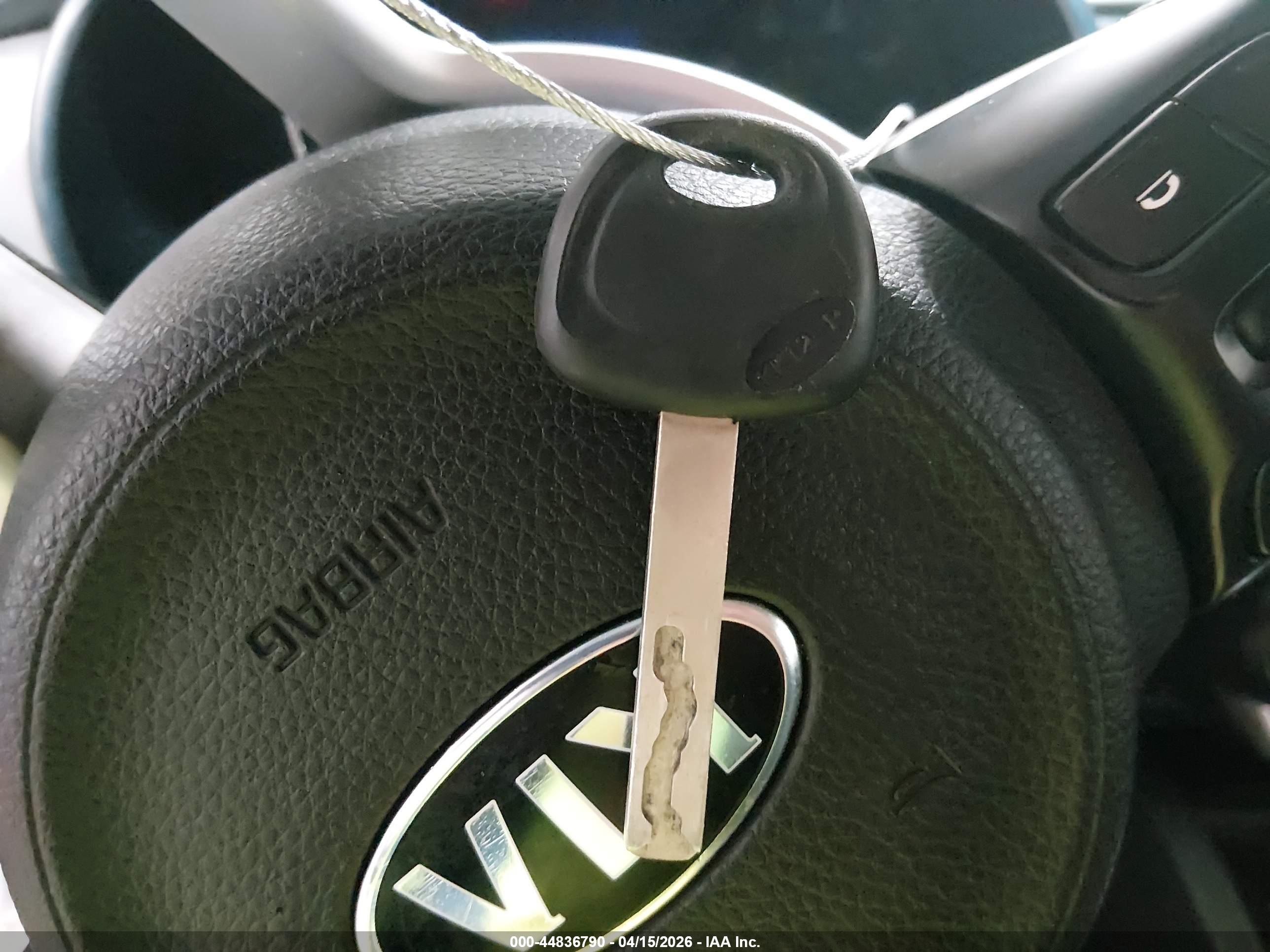KIA RIO image 11